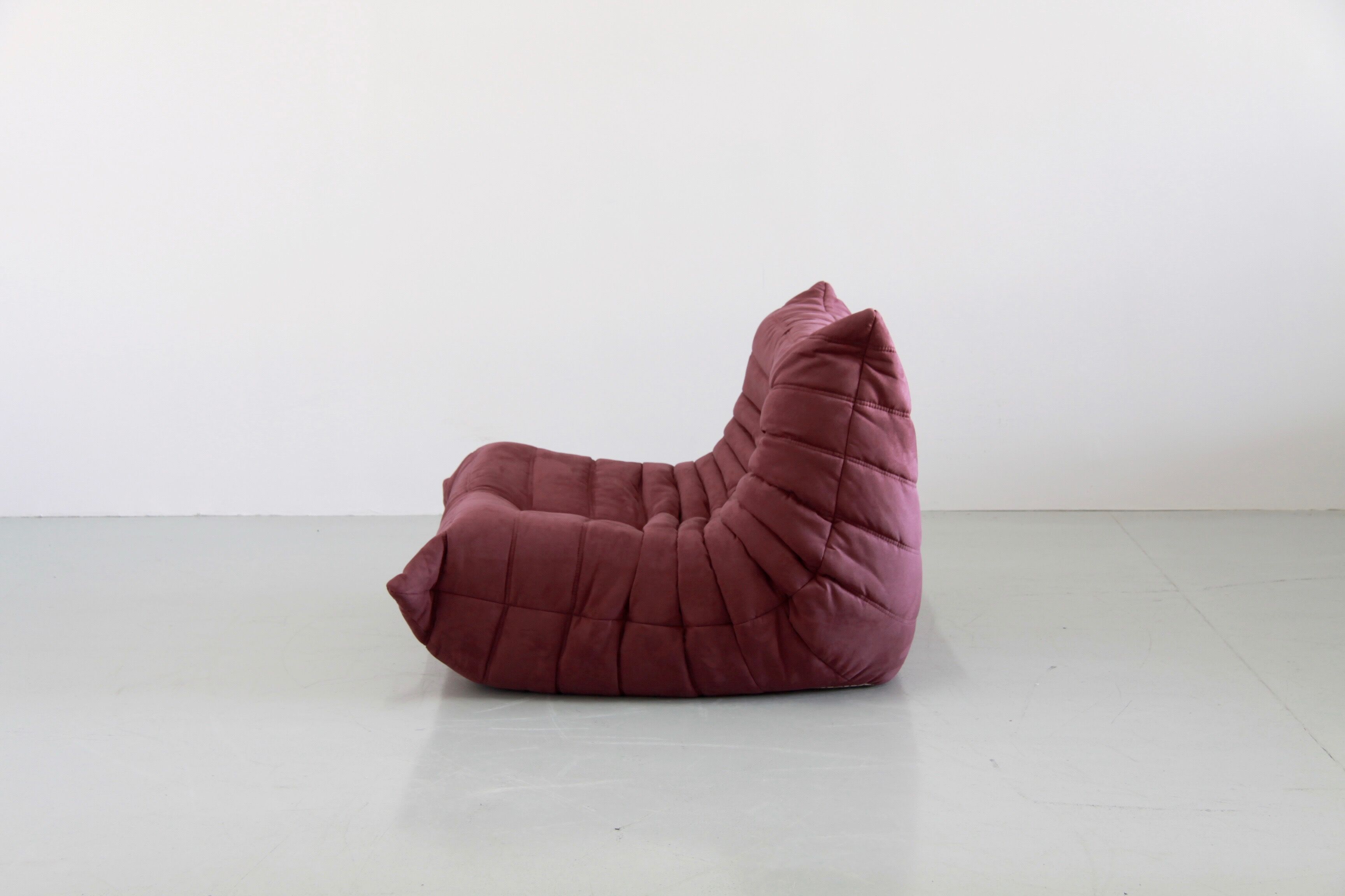 Driver "Togo" microfiber rose designed by Michel Ducaroy 1973
