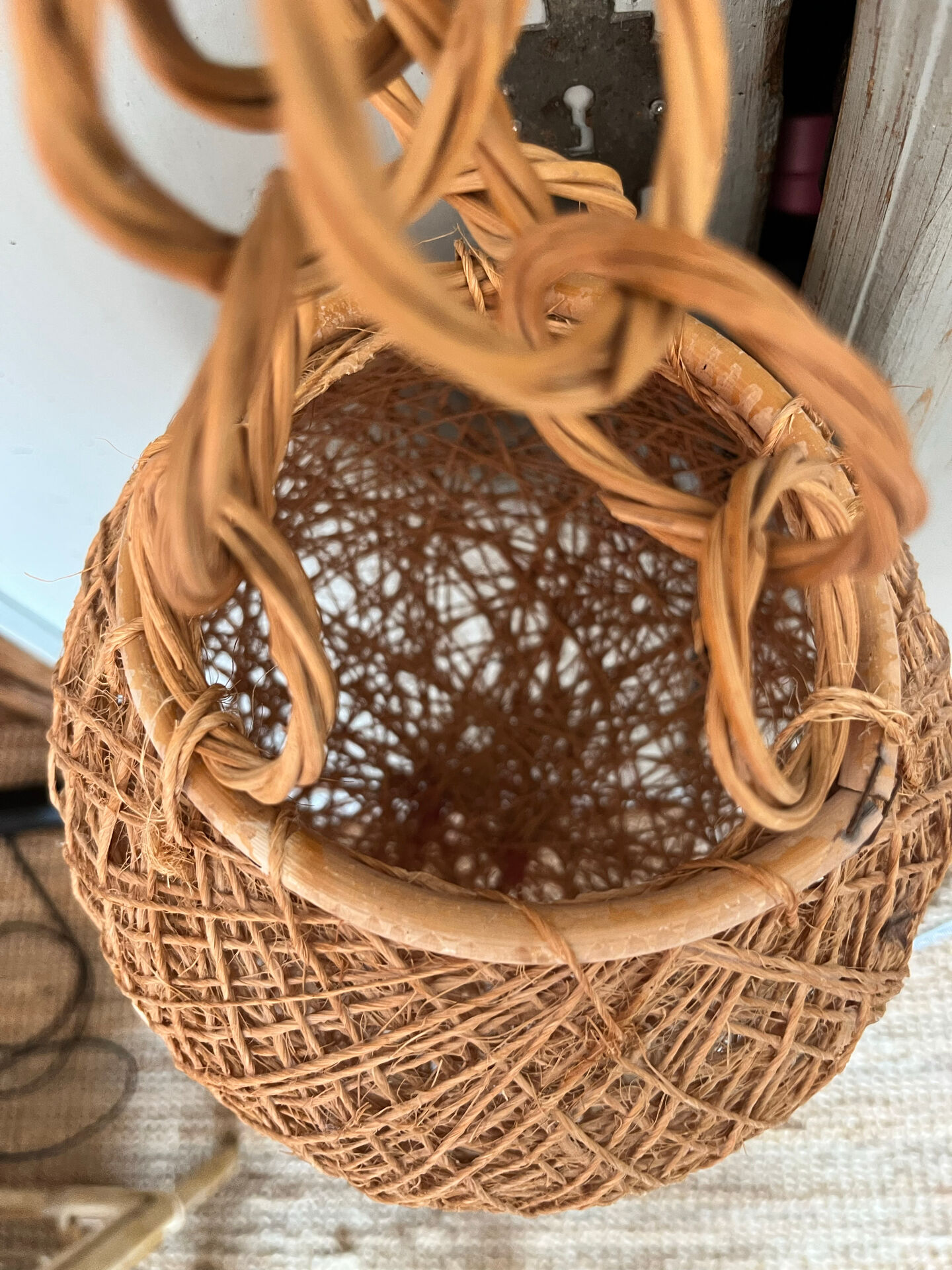 Suspension ball in rope