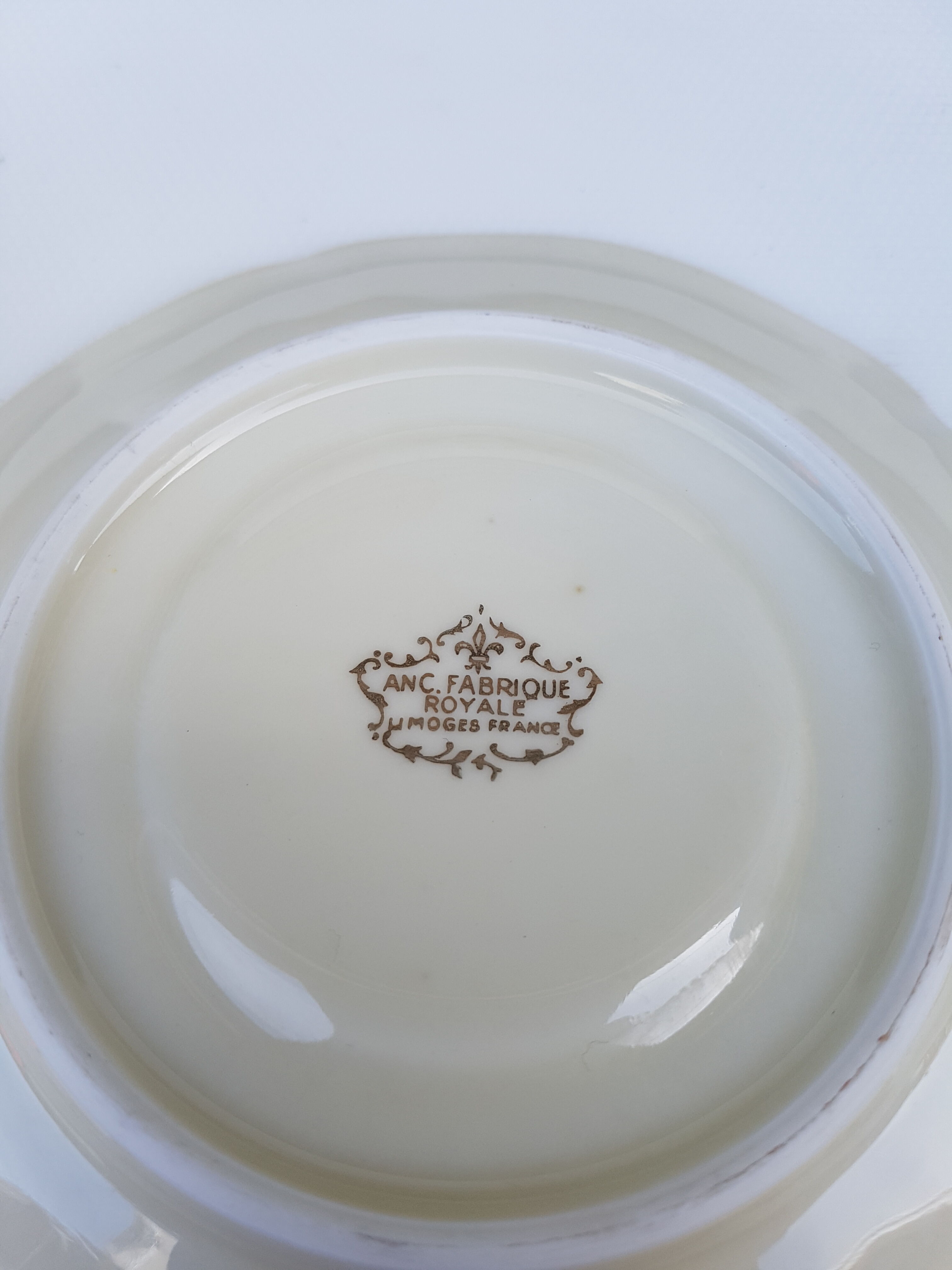 Limoges porcelain tea service, former royal factory.
