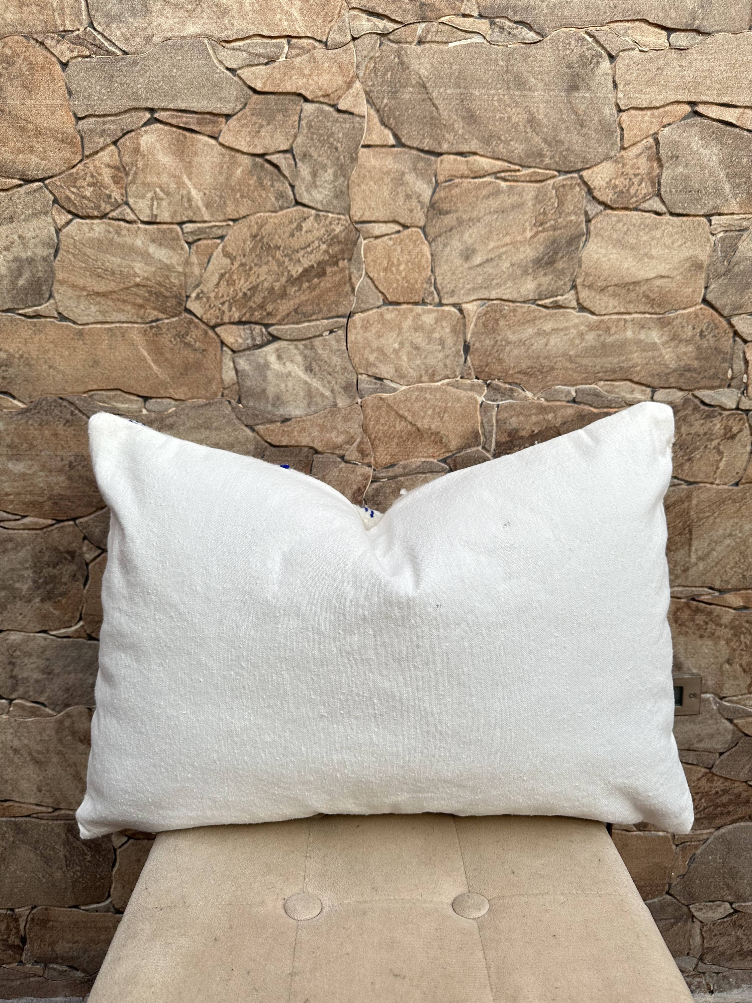 Handmade cushion cover in Berber wool: Moroccan Kilim cushion