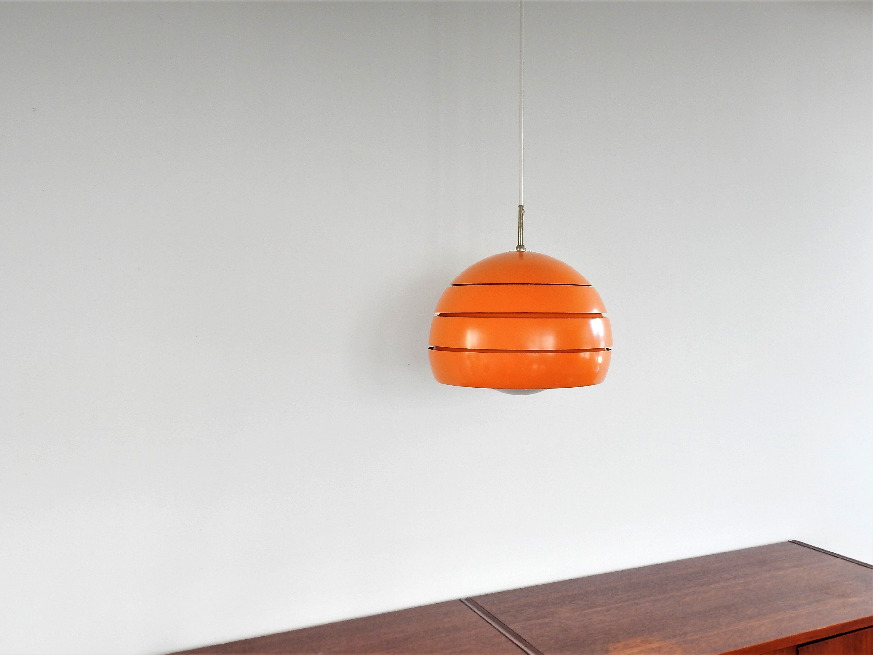 Suspension en métal orange et verre vintage, années 1970