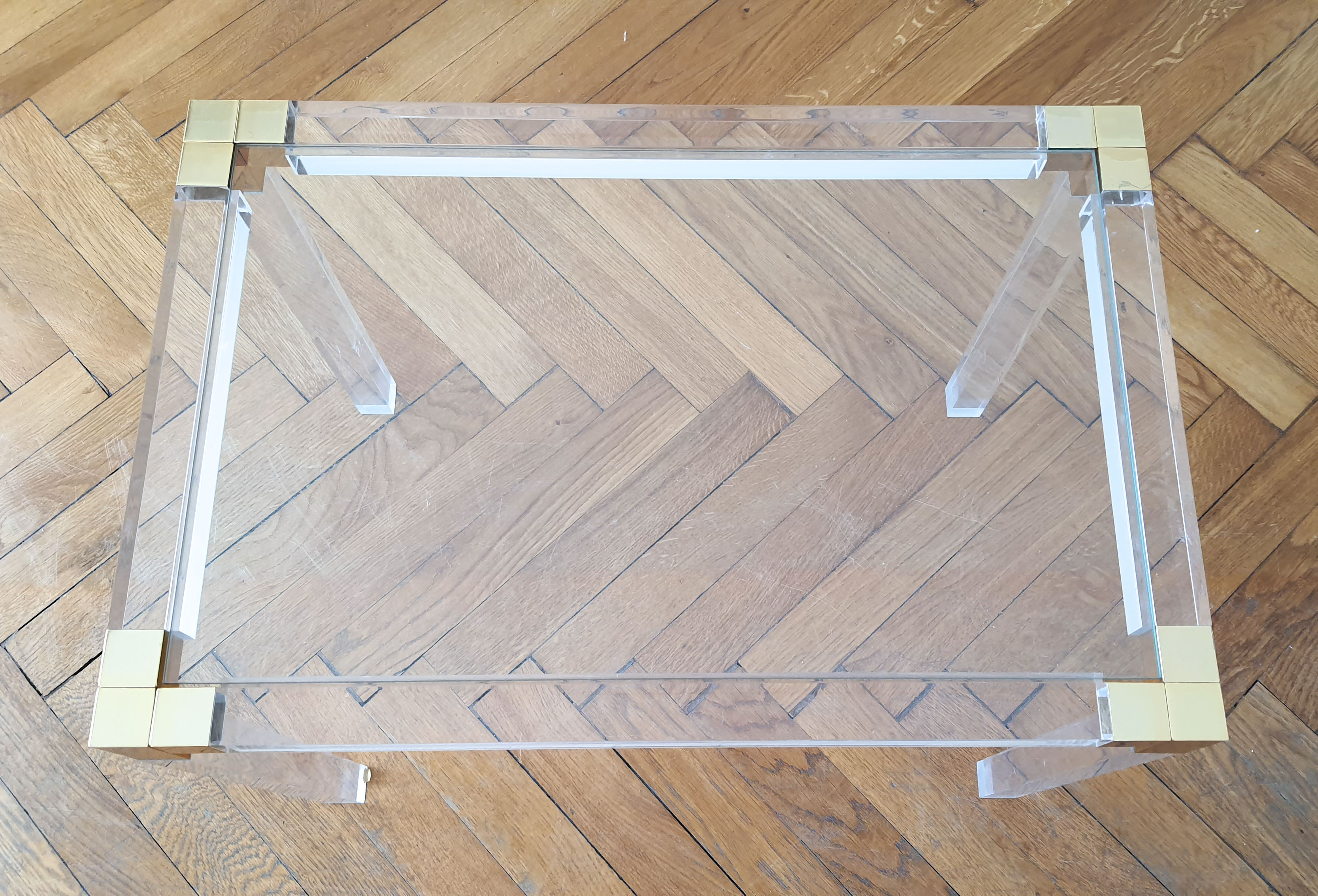 Side table in plexiglass and glass