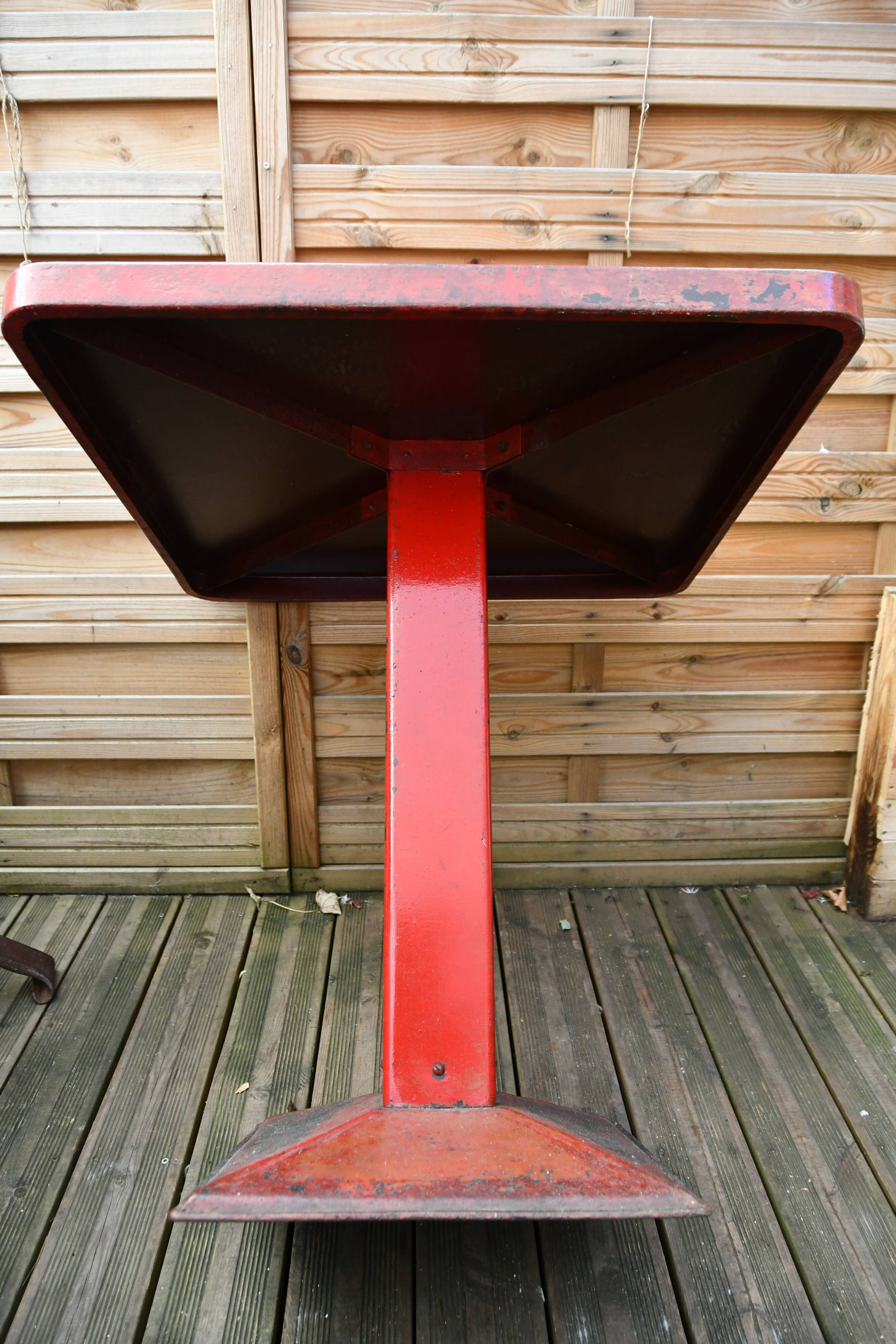 Table Tolix Pedestal Table KC