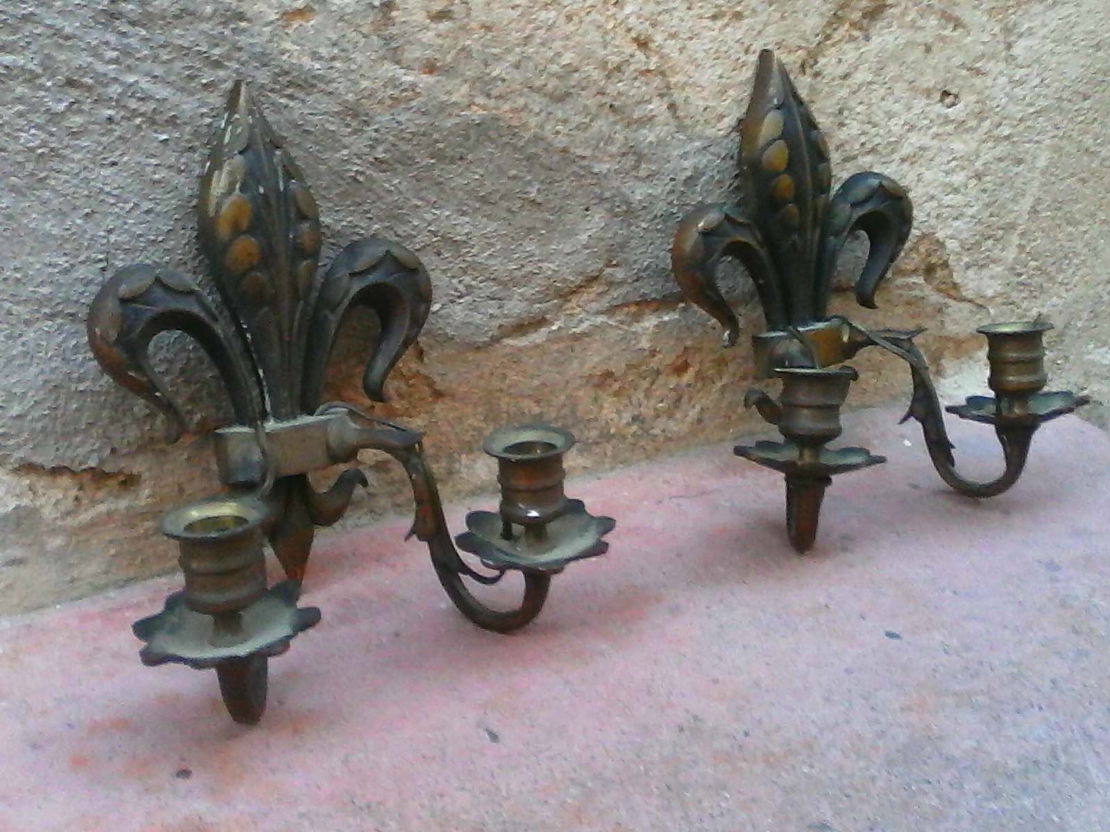 "Fleurs-de-lis" wall lamps