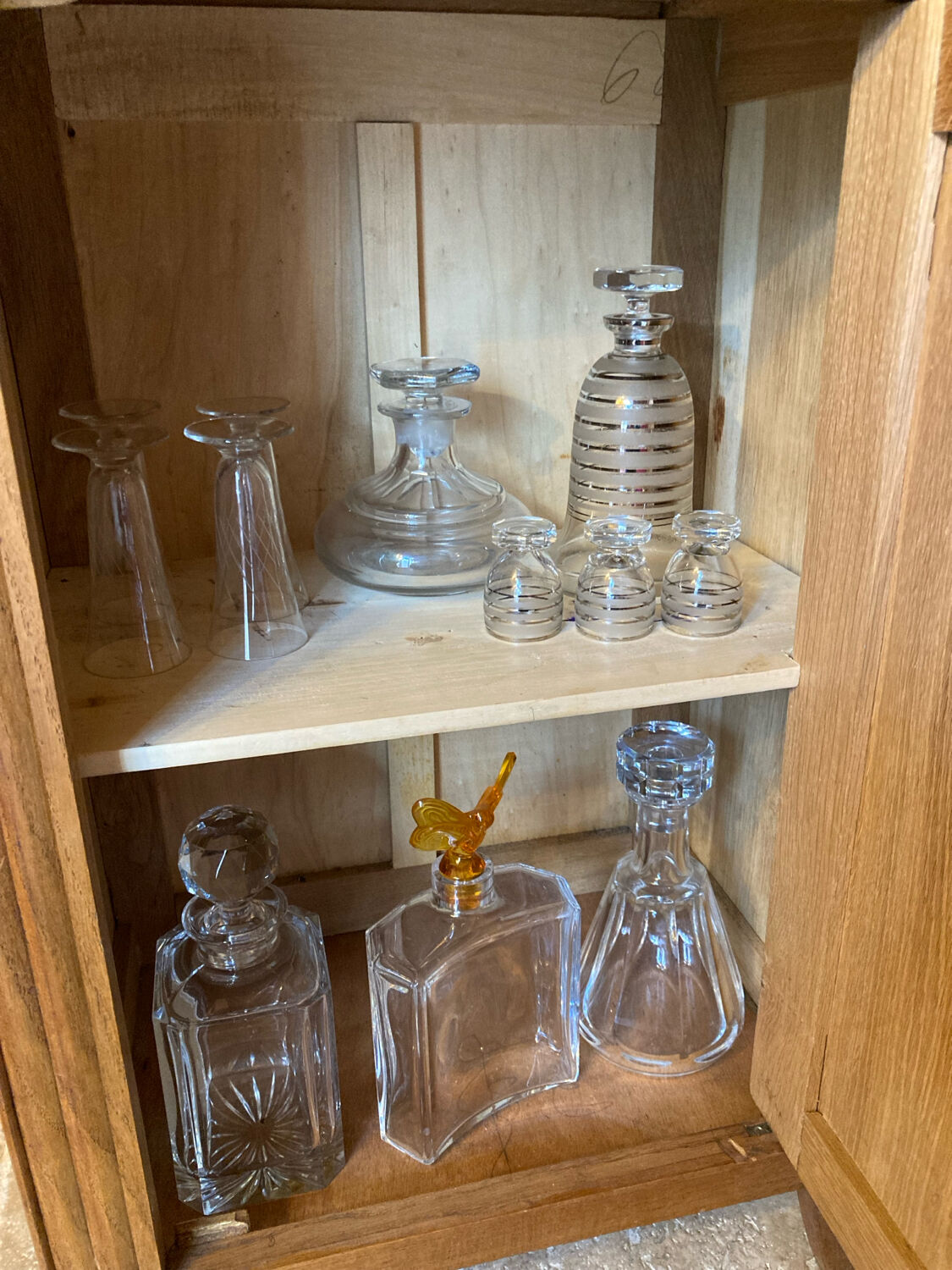 Confiturier ancien en chêne massif