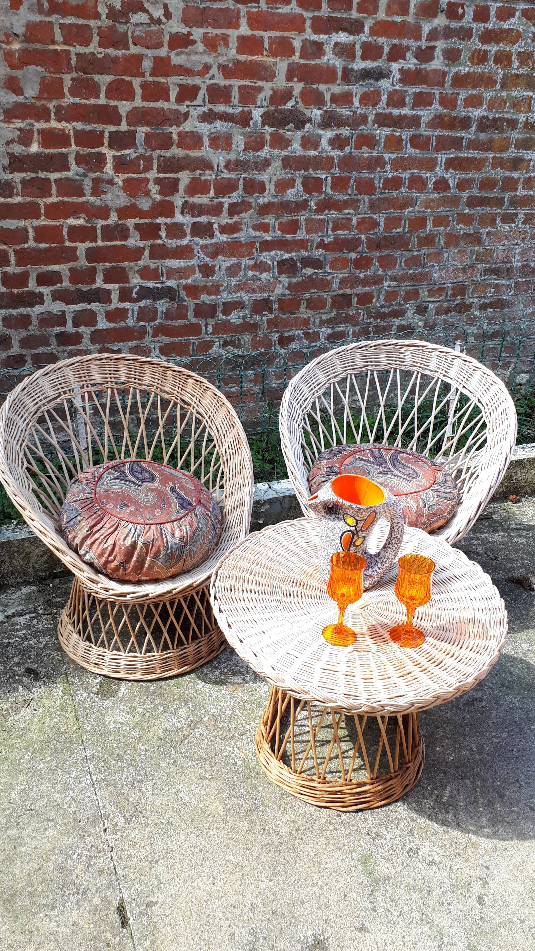 Living room 5 pieces vintage rattan