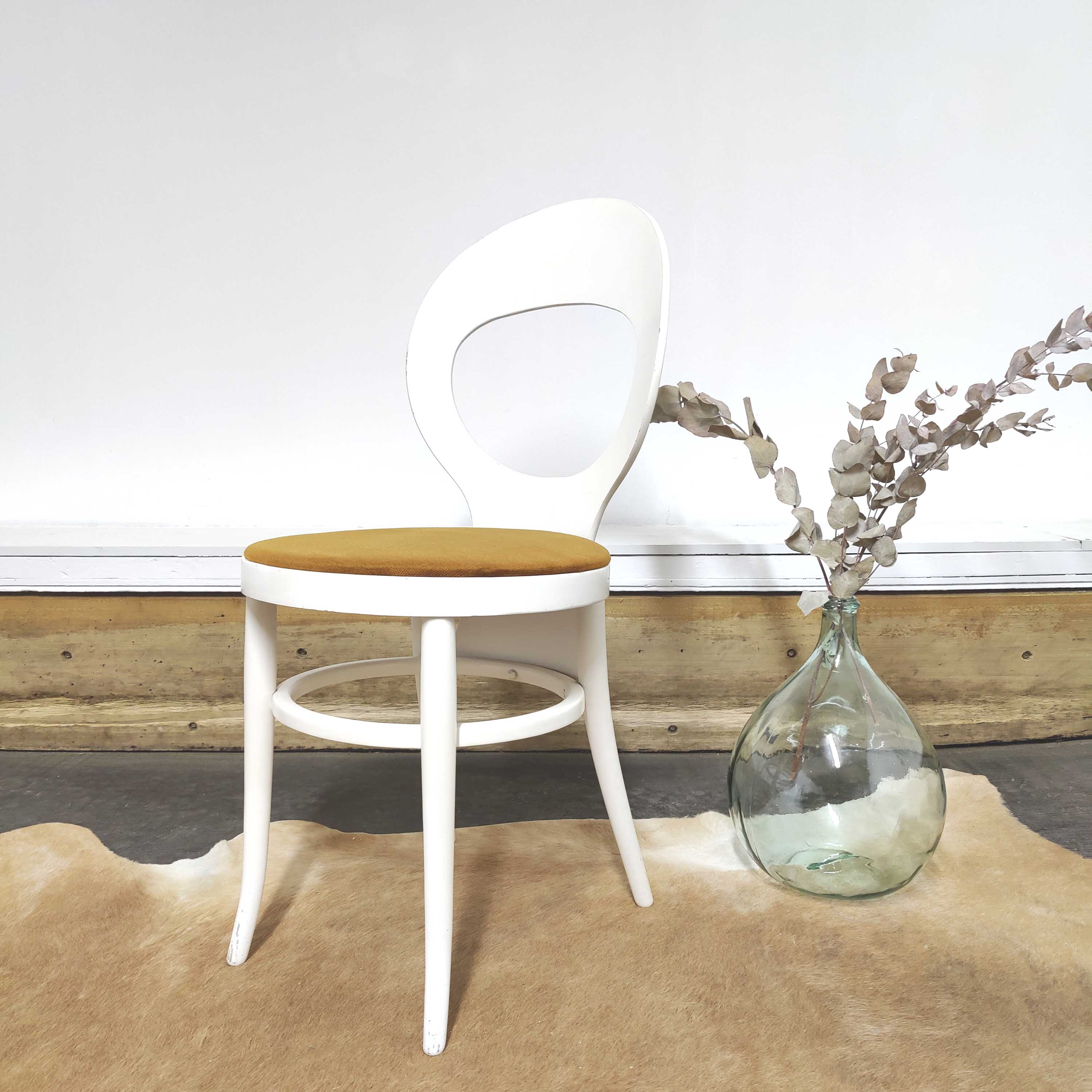 Baumann bistrot mouette chair in white wood and yellow velvet