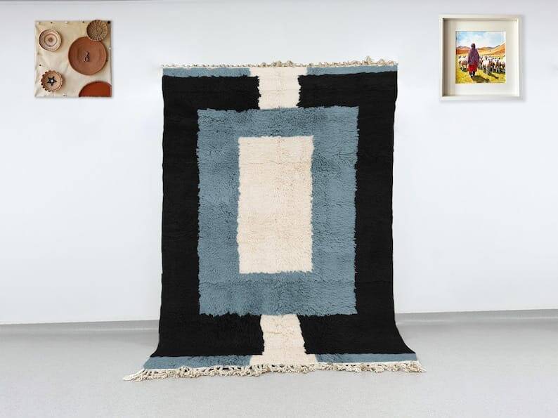 Traditional handwoven Berber rug, size 150 x 250 cm