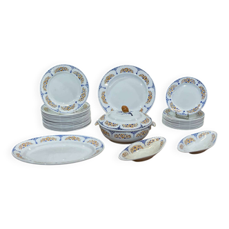 Saint Amand dinner service from the 1950s - 29 pieces.