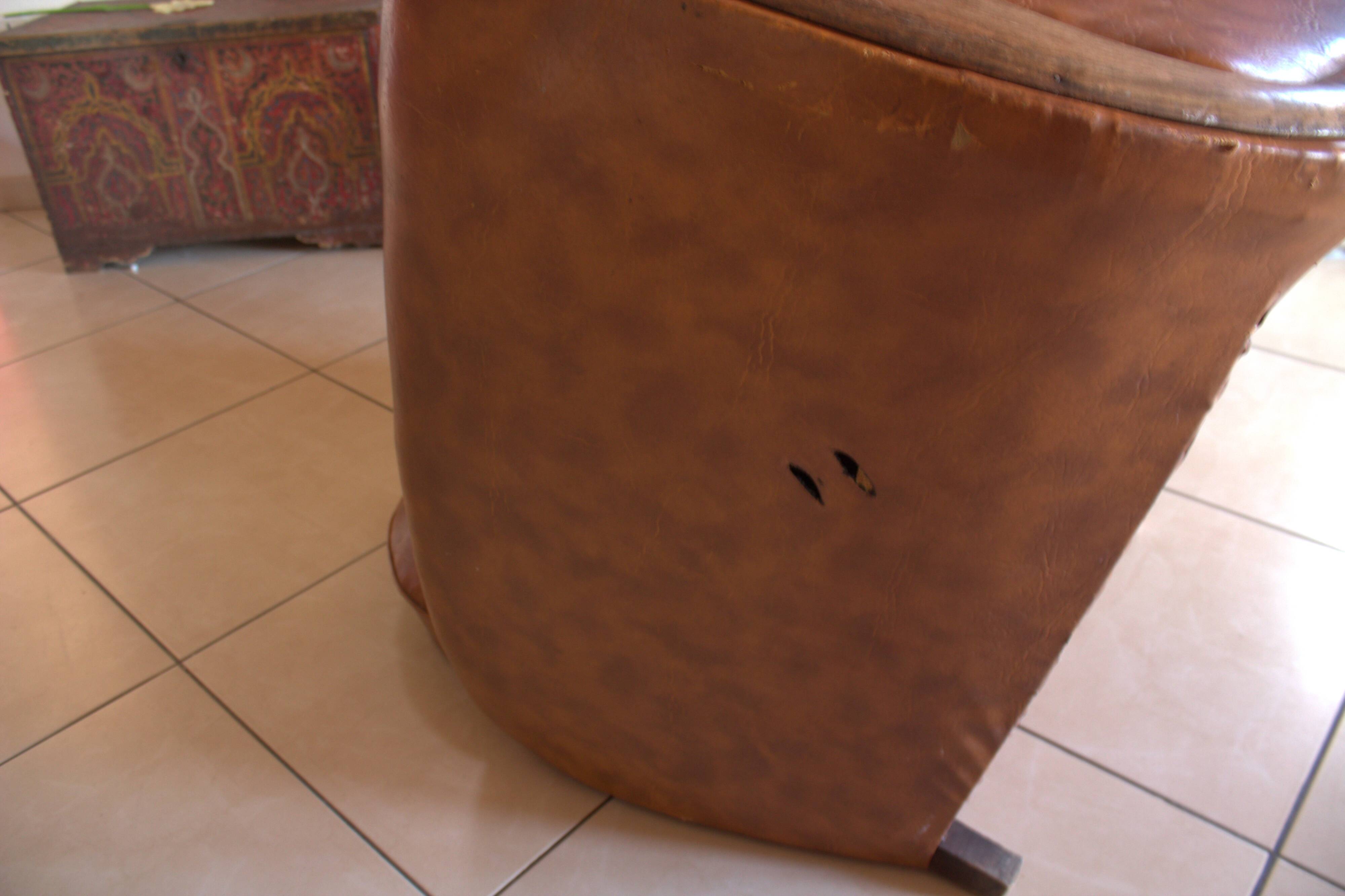 Leather club chair in good condition