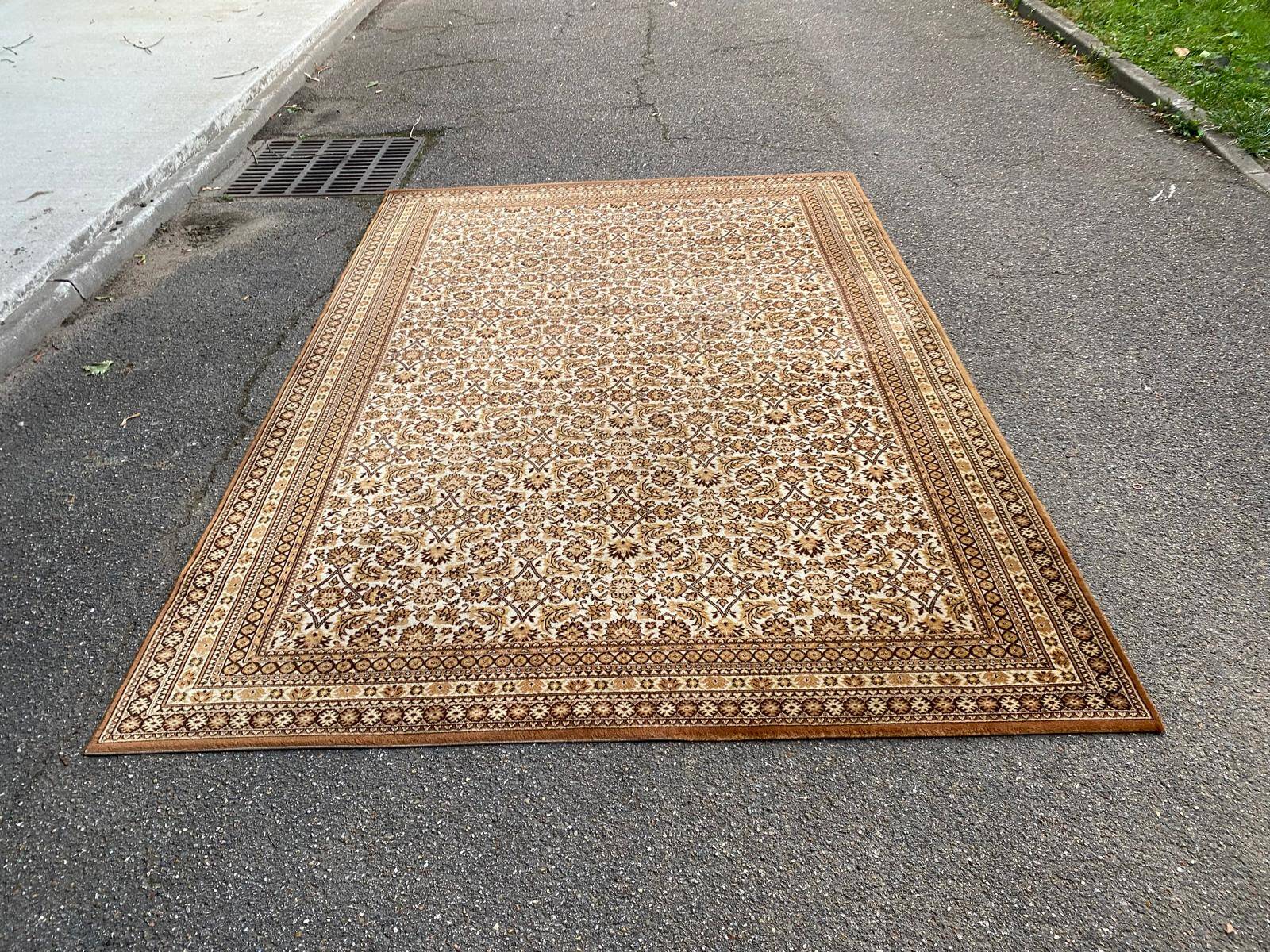 Golden Persian wool rug 200x300cm