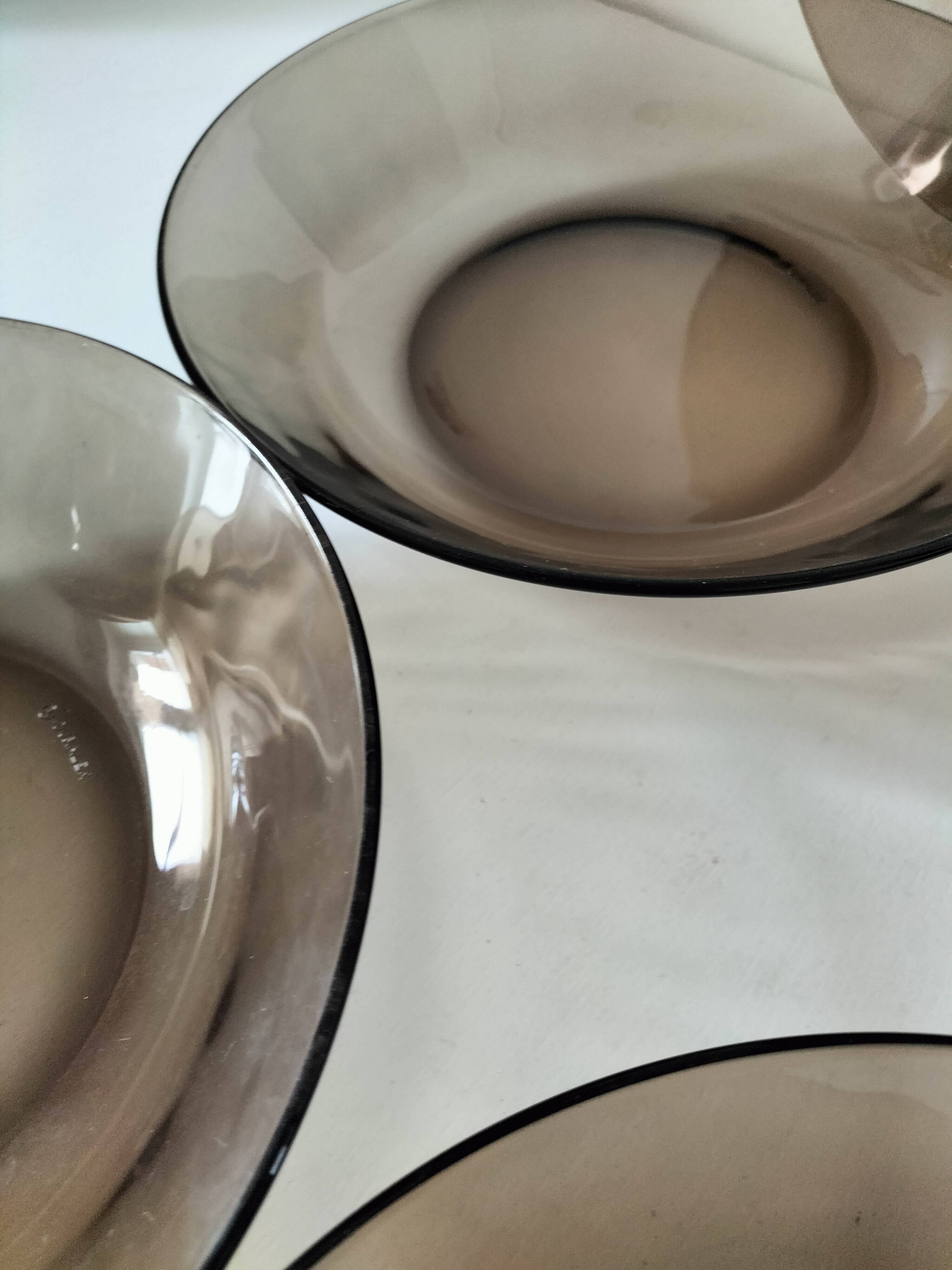 Ensemble de 5 assiettes creuses vintage Duralex en verre fumé marron glacé