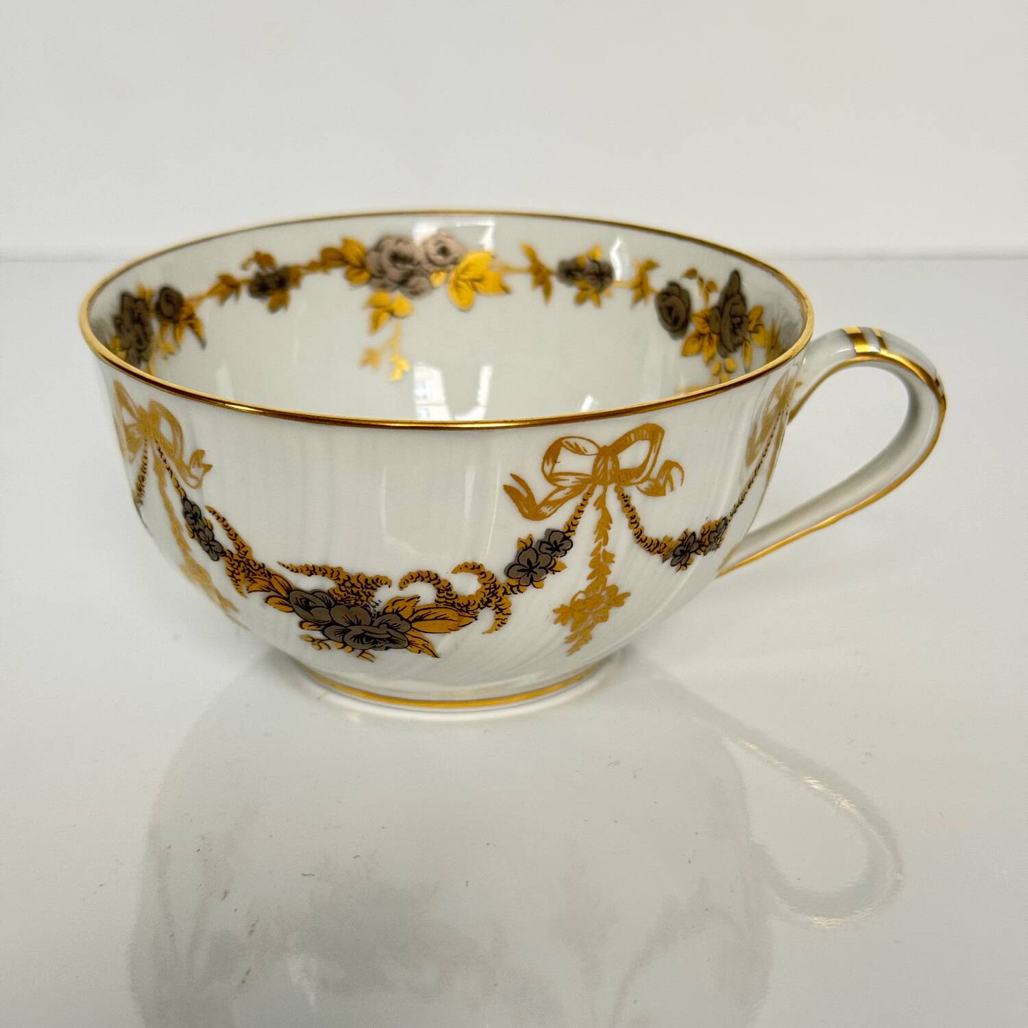 6 Bernardaud teacups and saucers | ribbons/bows and garlands