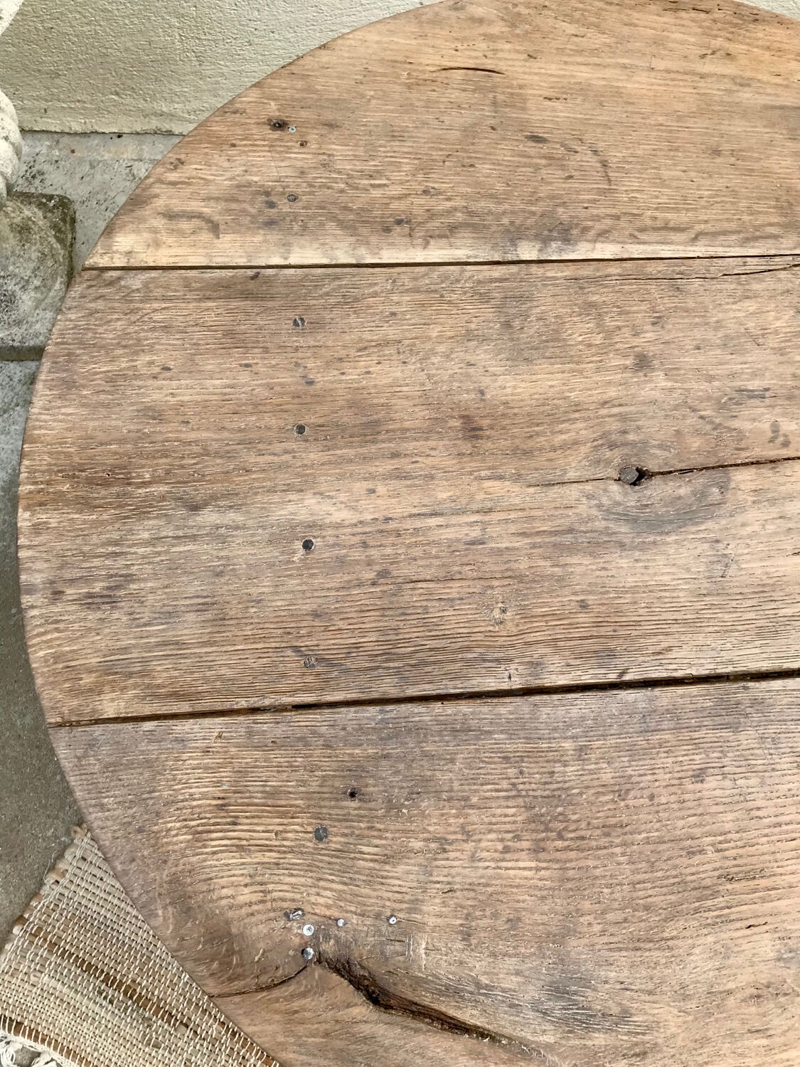 Round coffee table
