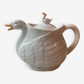 Teapot in the shape of a swan