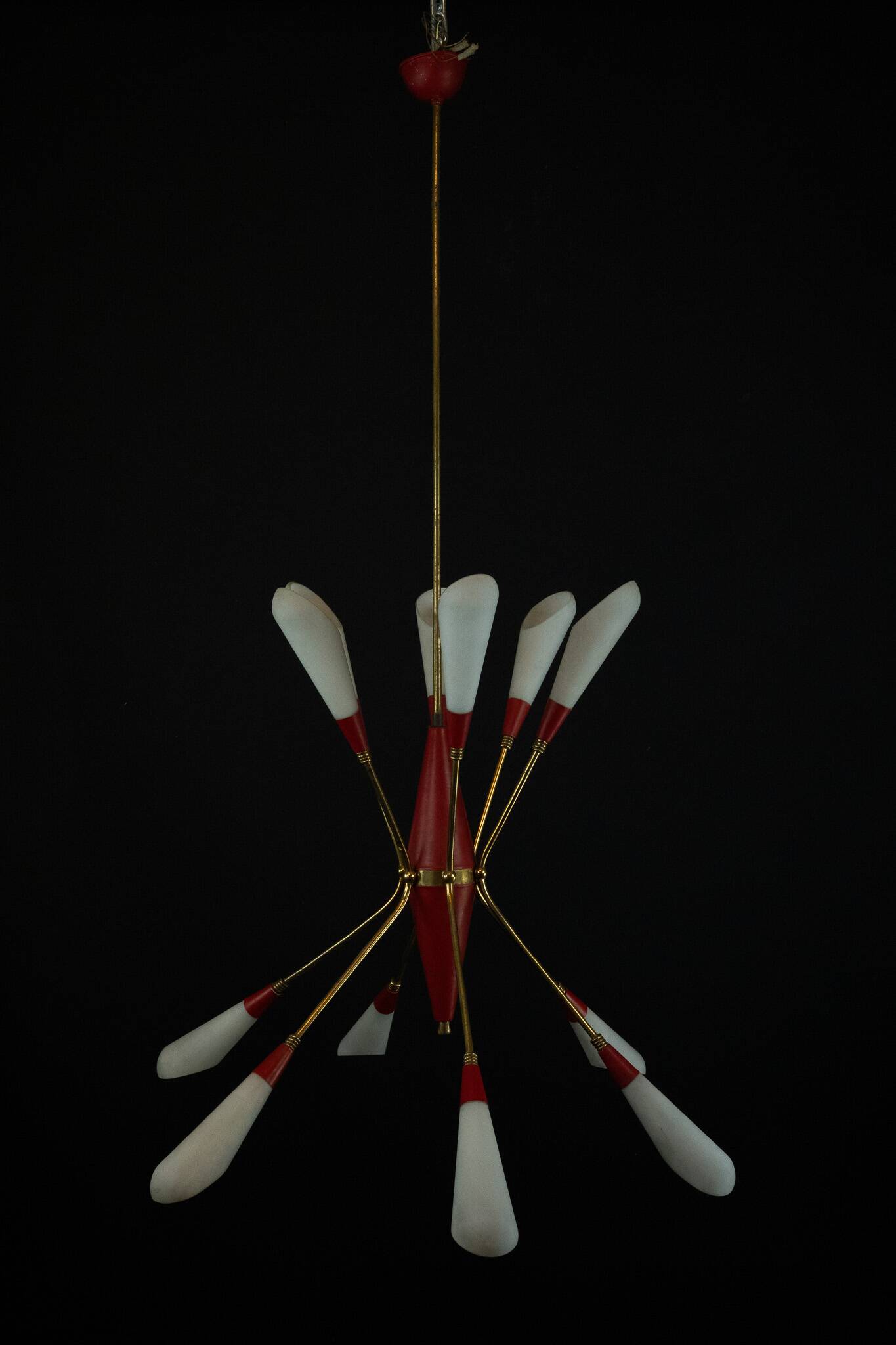 Mid-Century 12 lights chandelier in the manner of Stilnovo. Italy 1950s