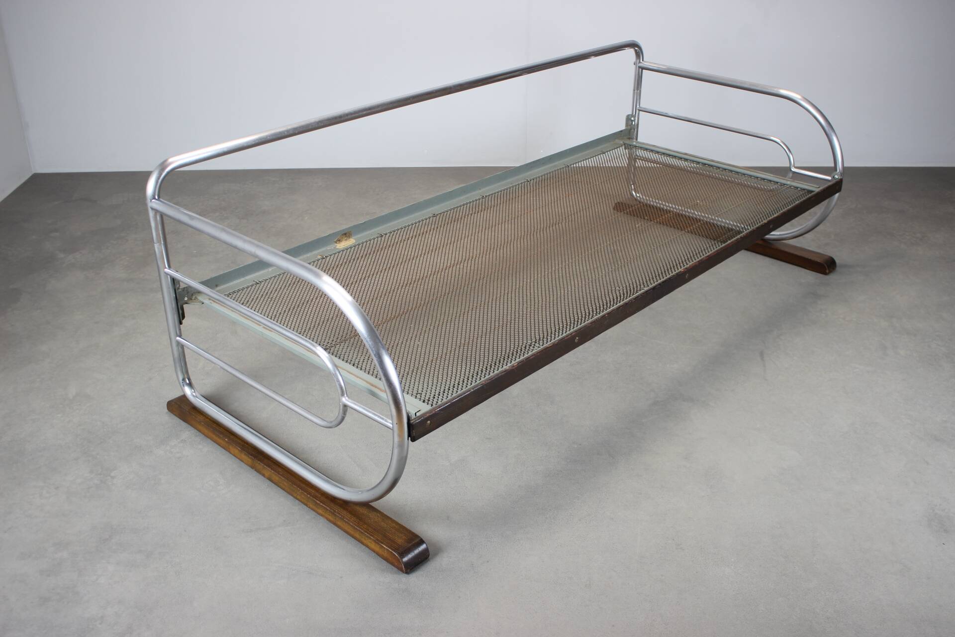 Three-seater tubular canapé Bauhaus by Slezák, Czechoslovakia, 1930s