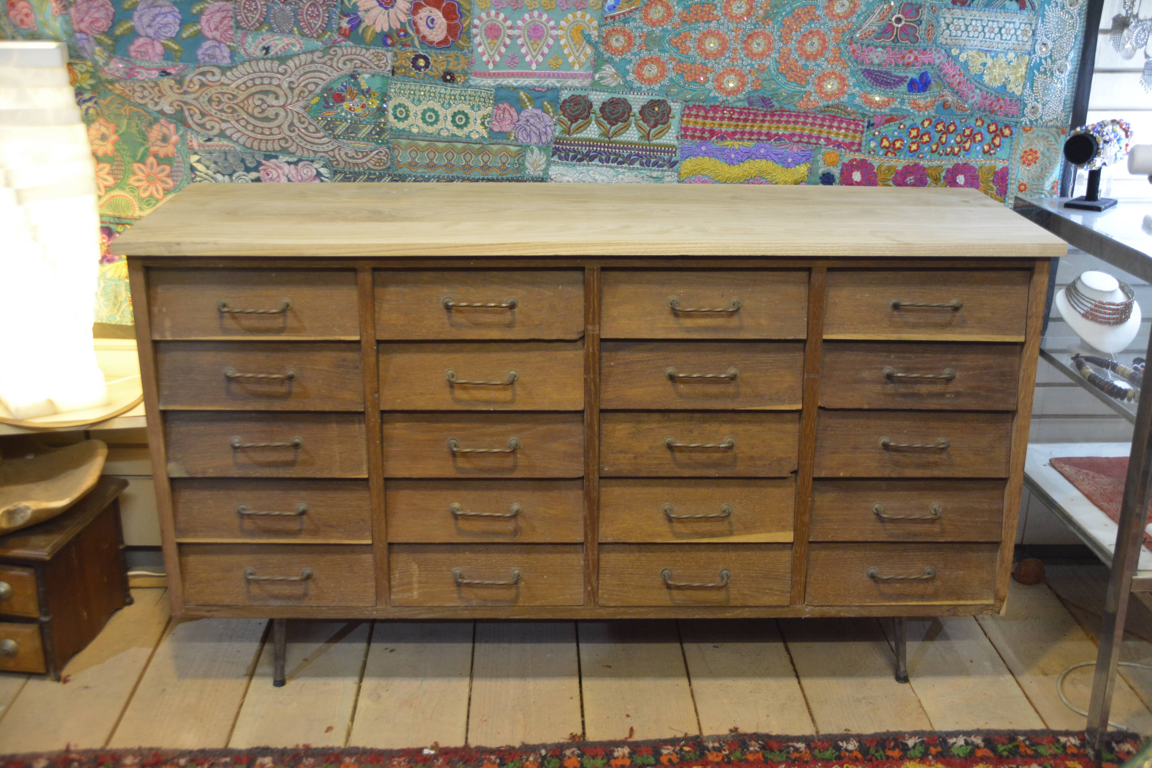 Meuble de métier à tiroirs