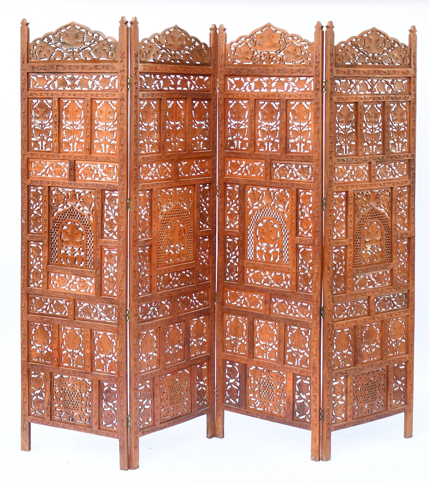 Indian screen with 4 leaves in teak wood with rich openwork decoration of grape leaves