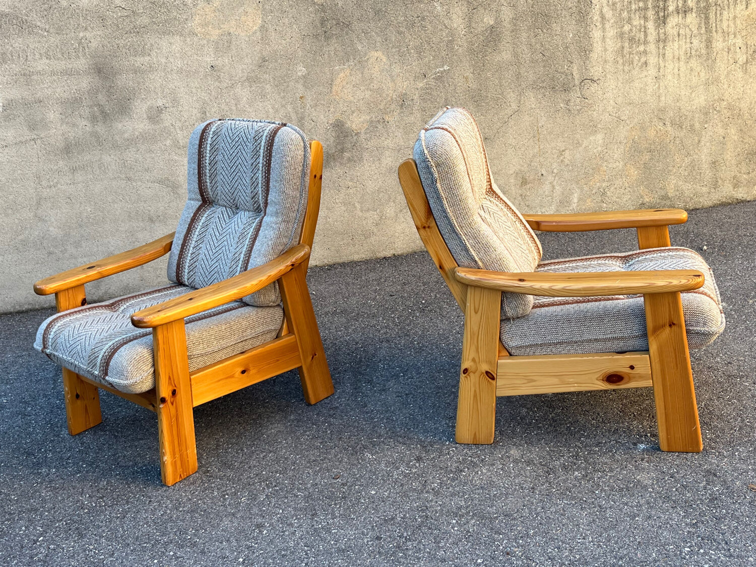 Pair of armchairs from Les Arcs in pine and wool 1970