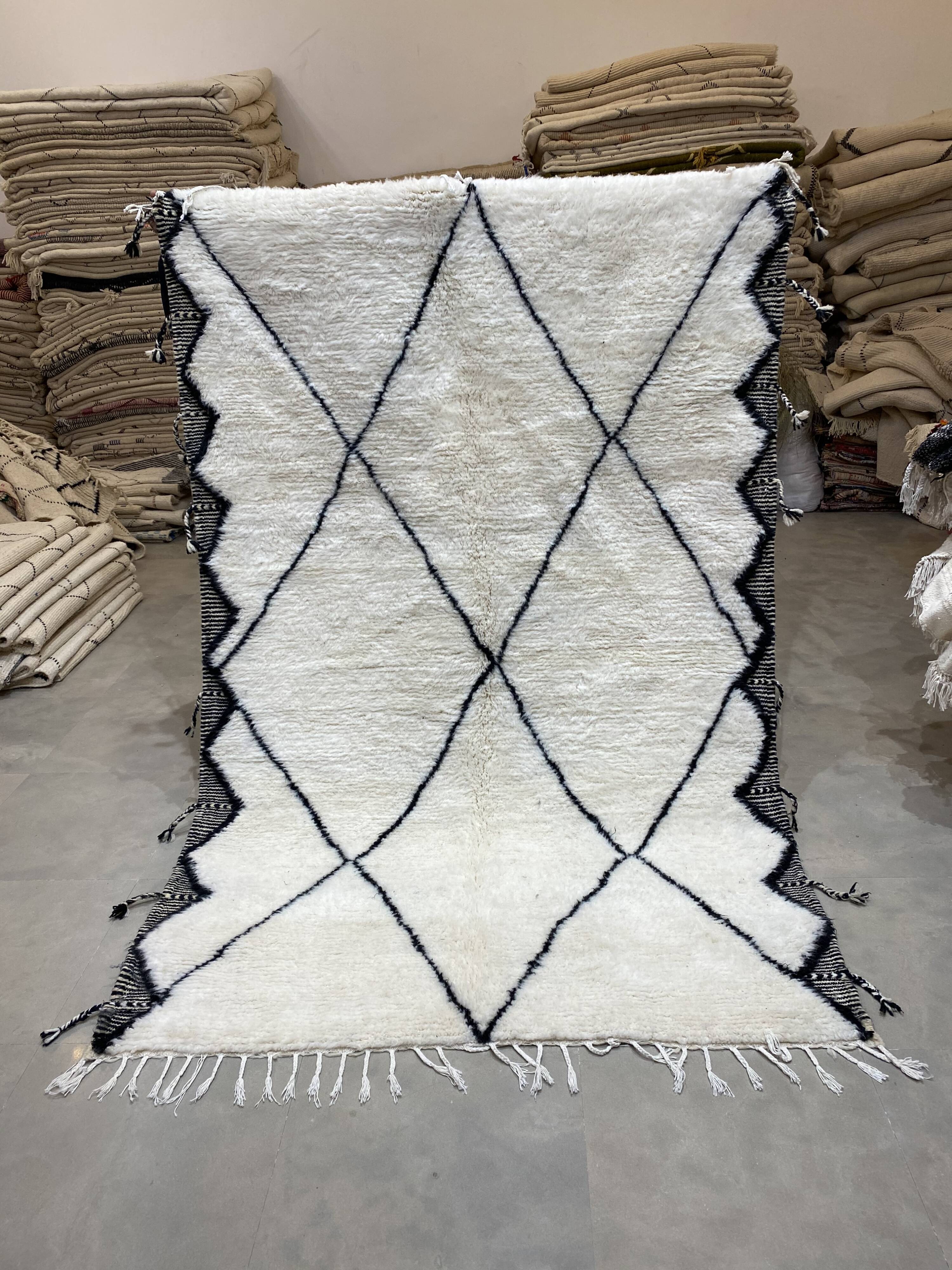White wool rug with framing