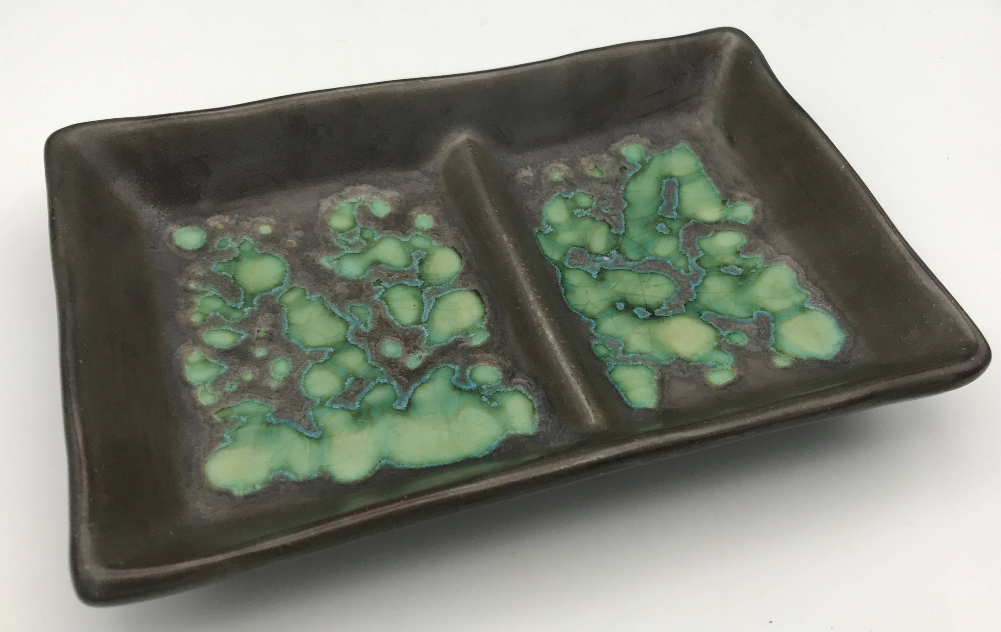 Ceramic presentation dish or bowl, artistic pottery with speckled effect