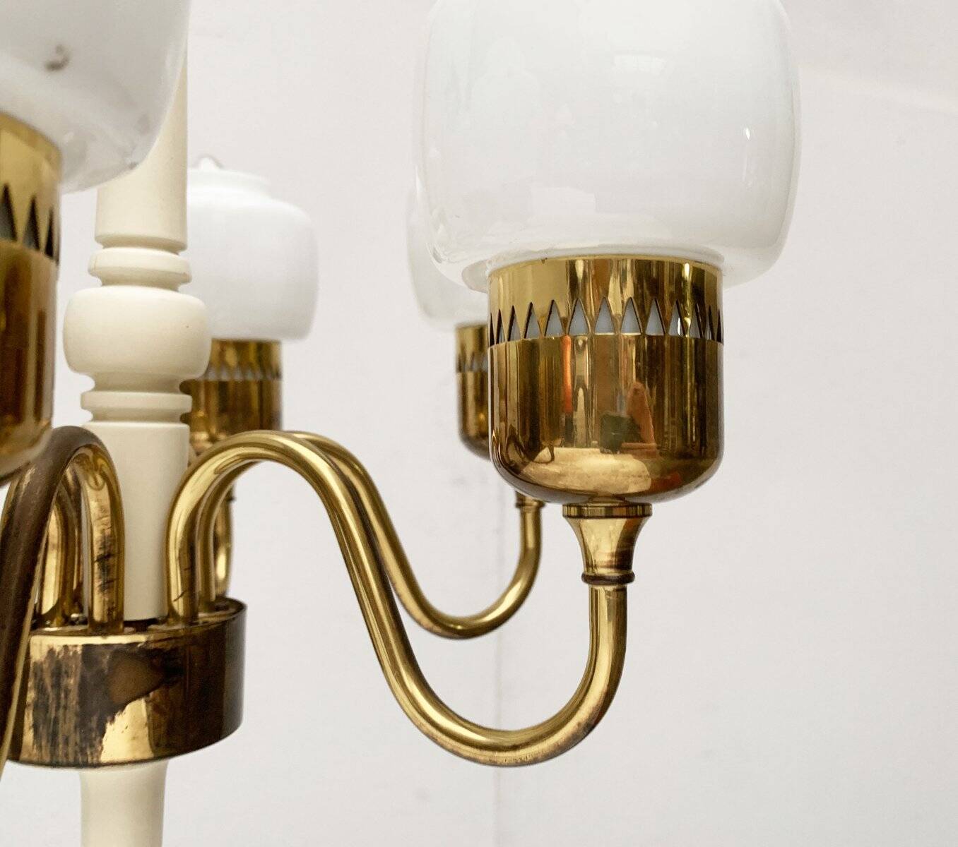 Swedish chandelier T526 from the mid-century by Hans-Agne Jakobsson for Hans-Agne Jakobsson AB.