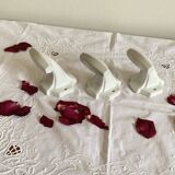 Lot de 3 patères Art Déco anciennes en céramique blanche