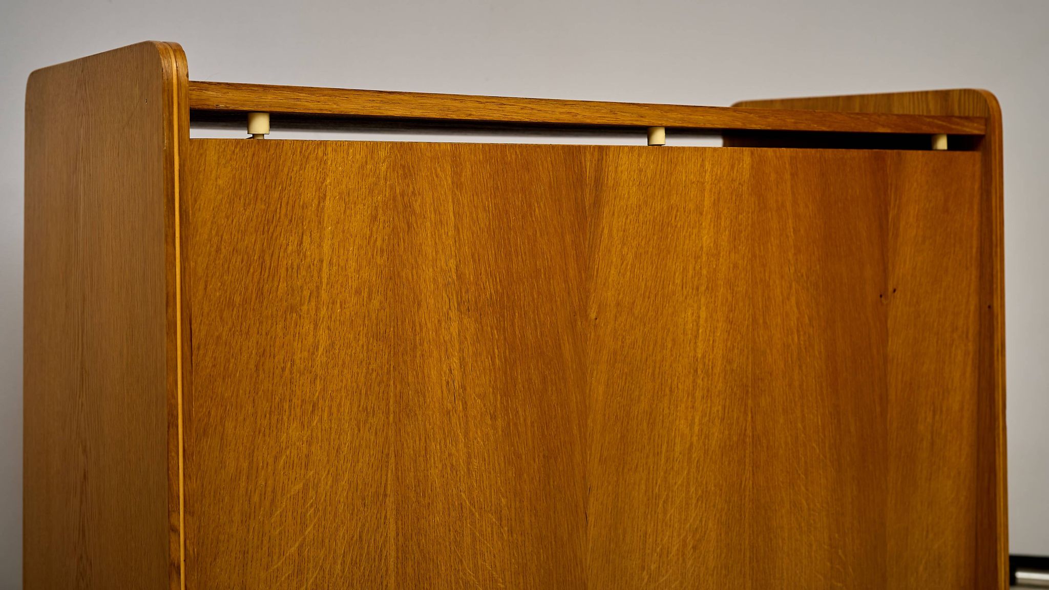 Armoire à literie vintage des années 1960, Tchécoslovaquie
