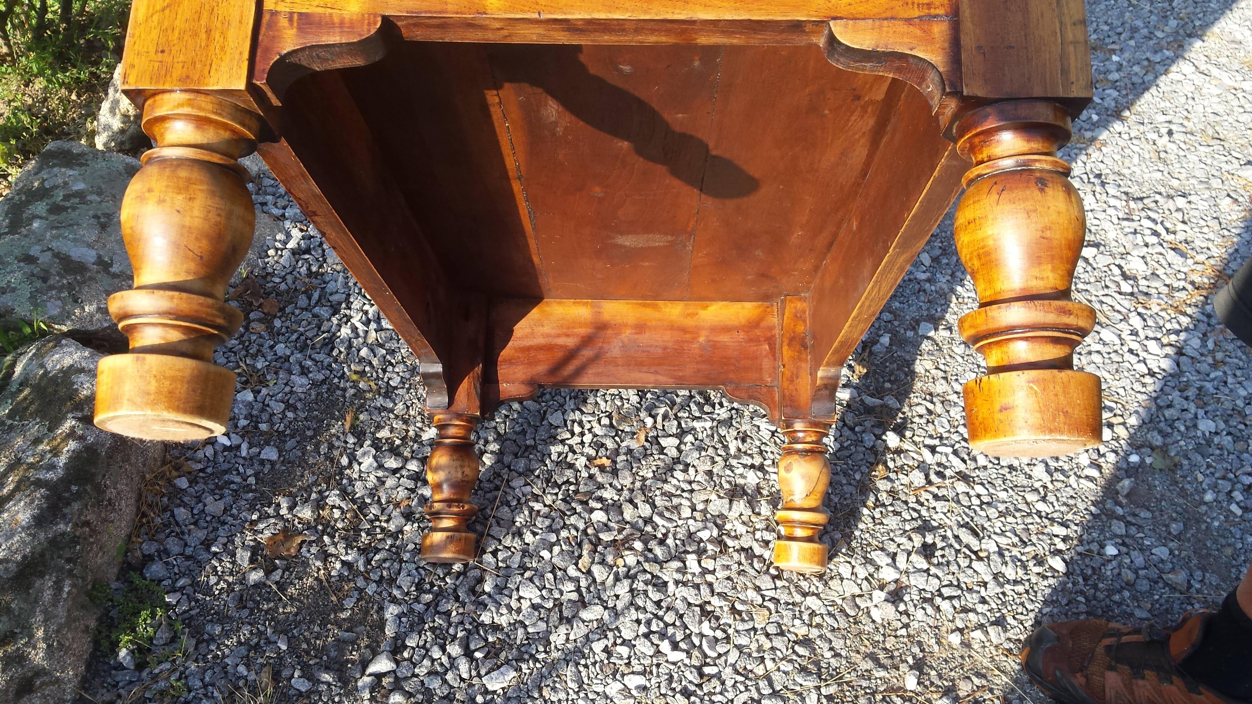 Bistro coffee table