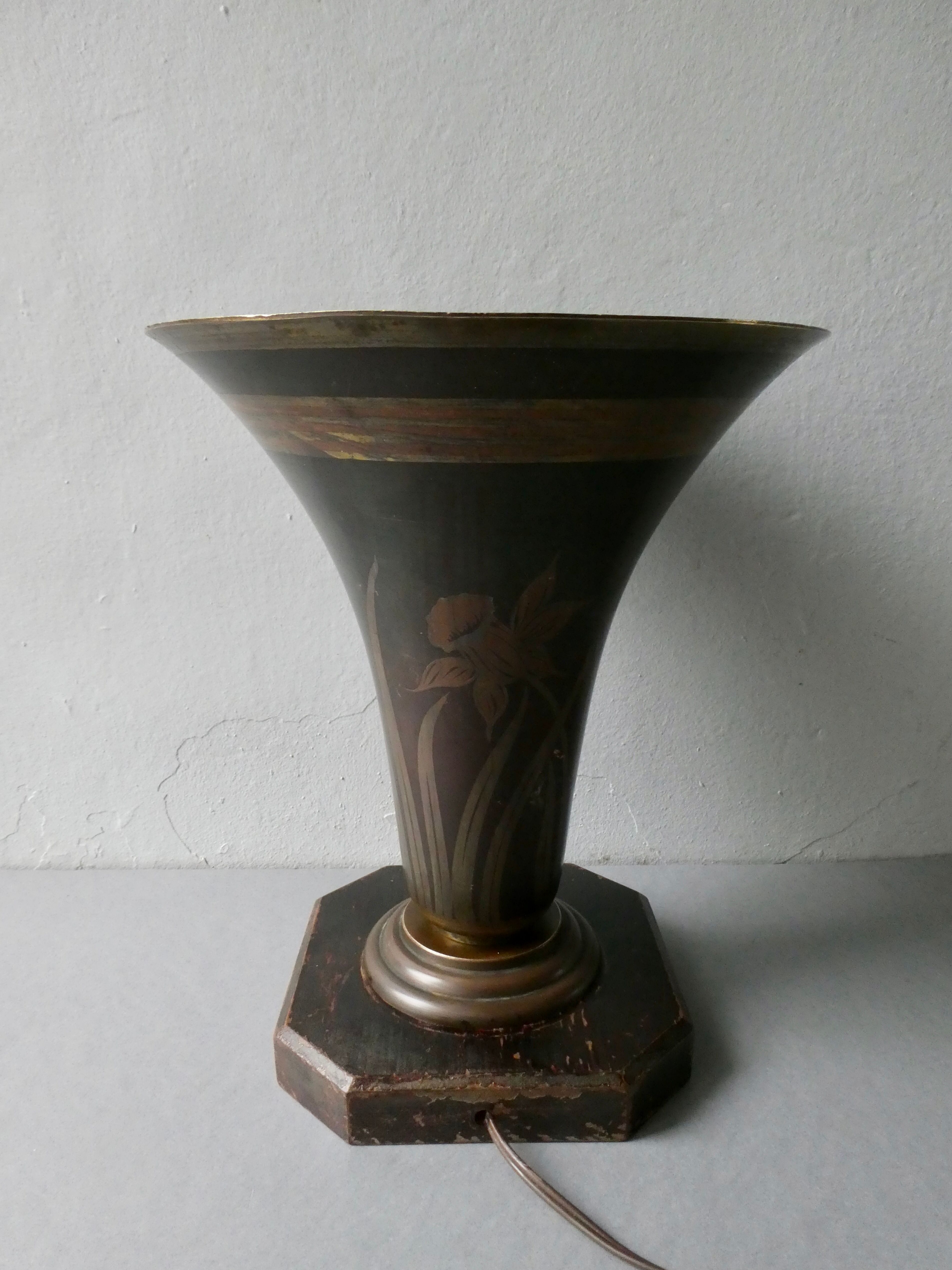Art Deco cornet lamp, signed A Ducobu, narcissus