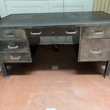 Authentic Straffor metal desk in very good condition