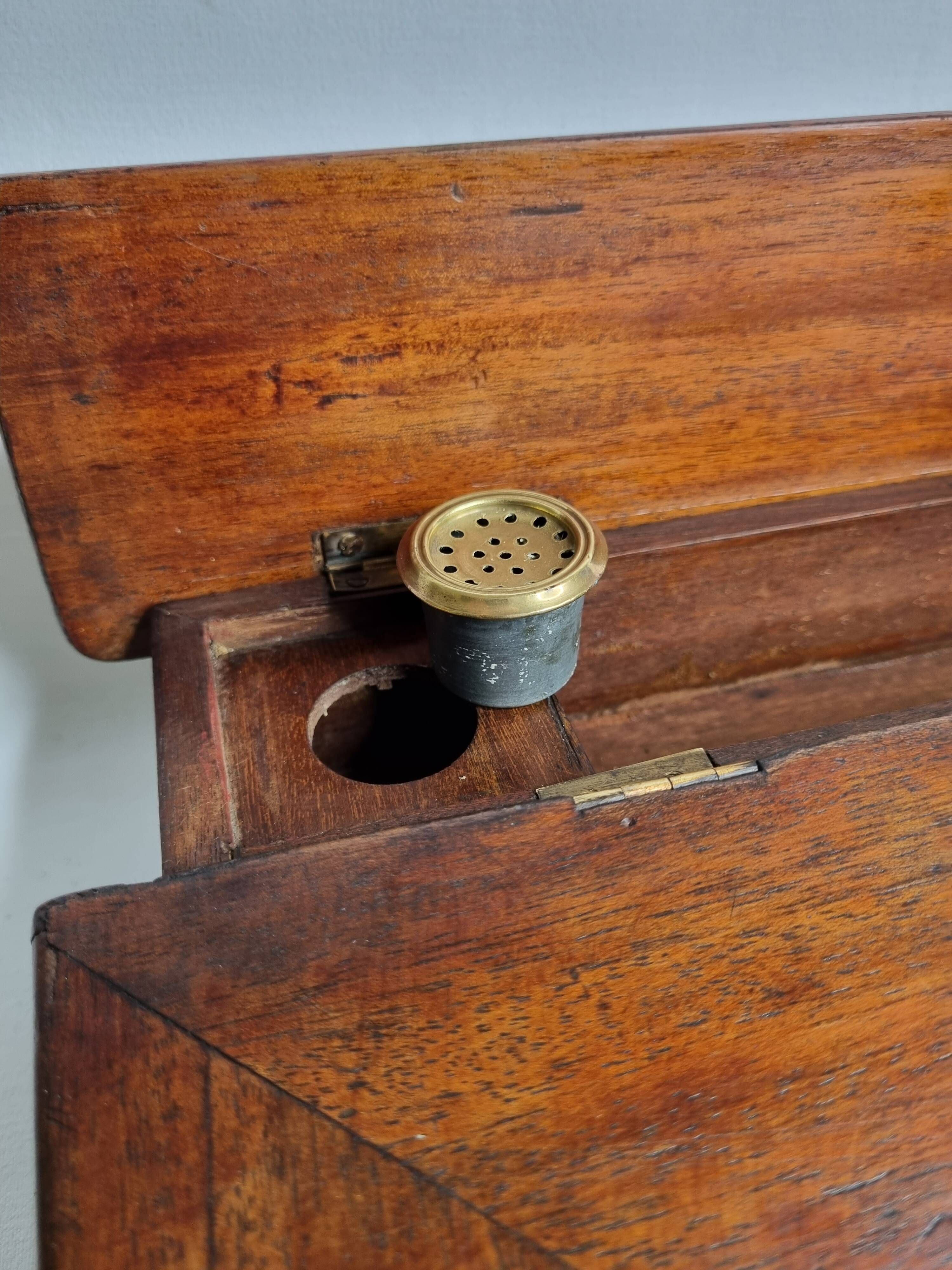 Écritoire de voyage antique du XIXe siècle en cuir et bois, 45 cm