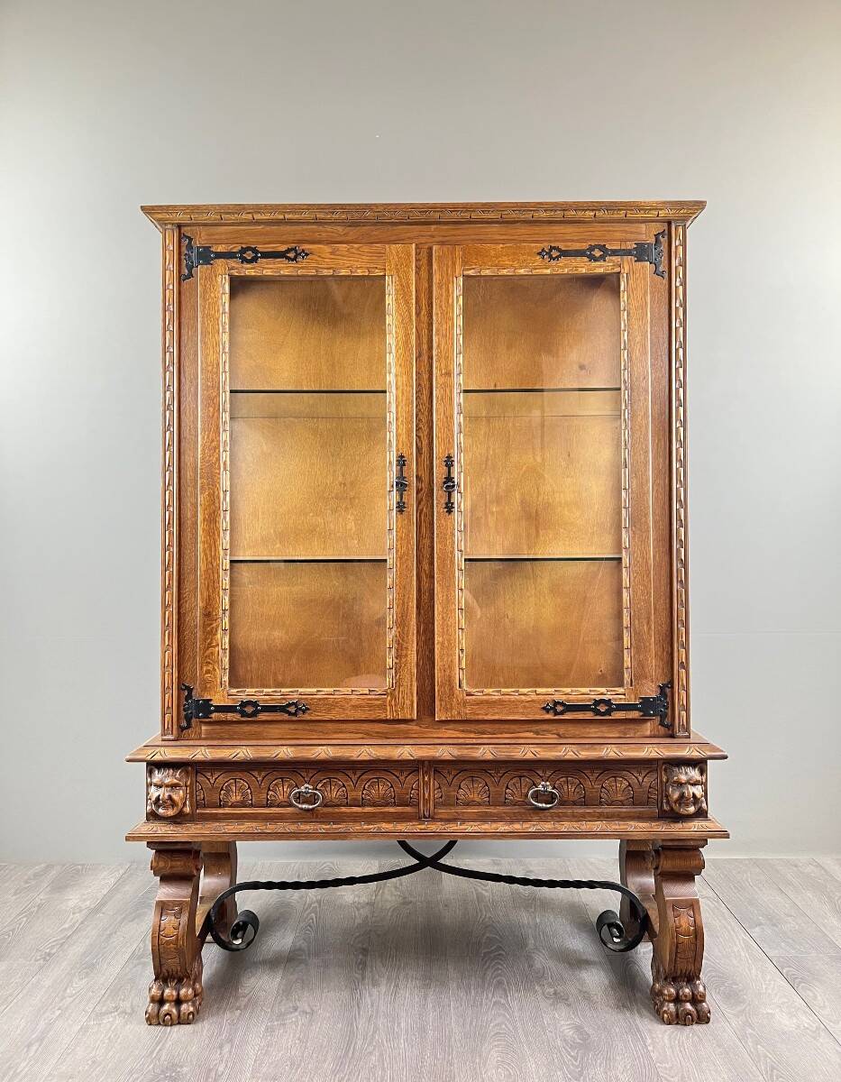 Carved oak display case, Neo-Renaissance style, 20th century