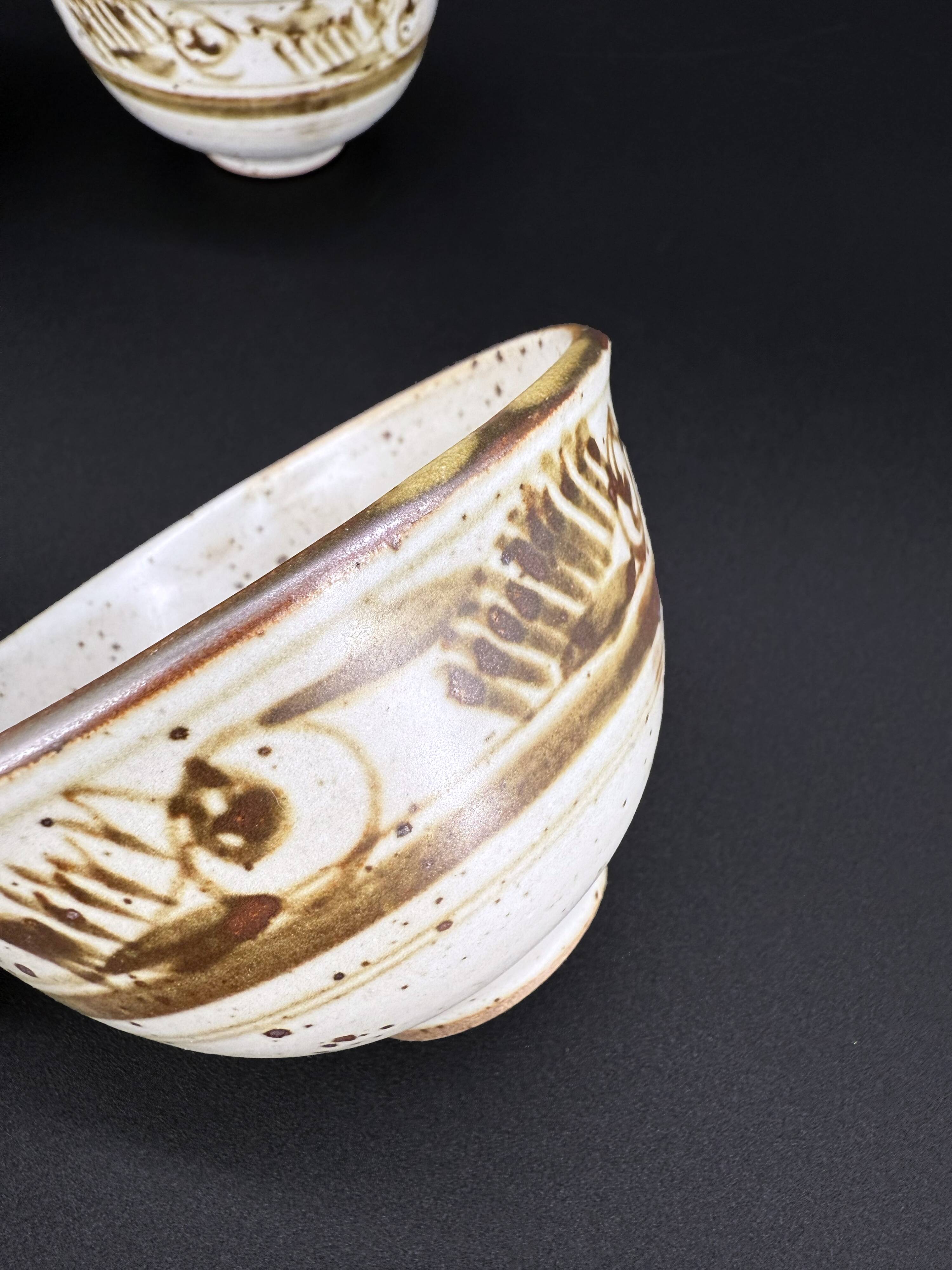 Trio of white speckled glazed stoneware bowls, gestural brown decoration – signed