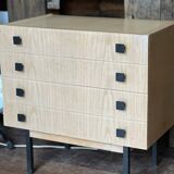 Petit meuble de rangement à tiroirs