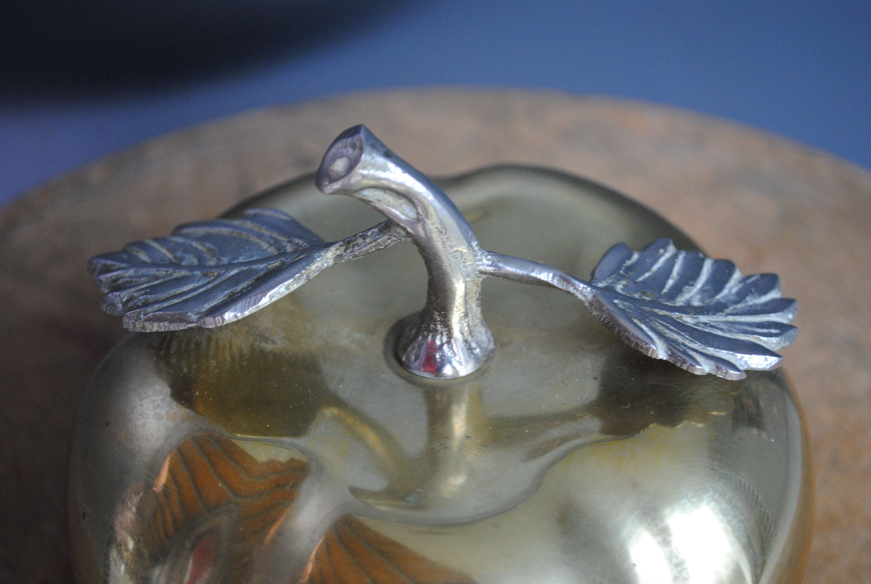 Box apple silver leaves