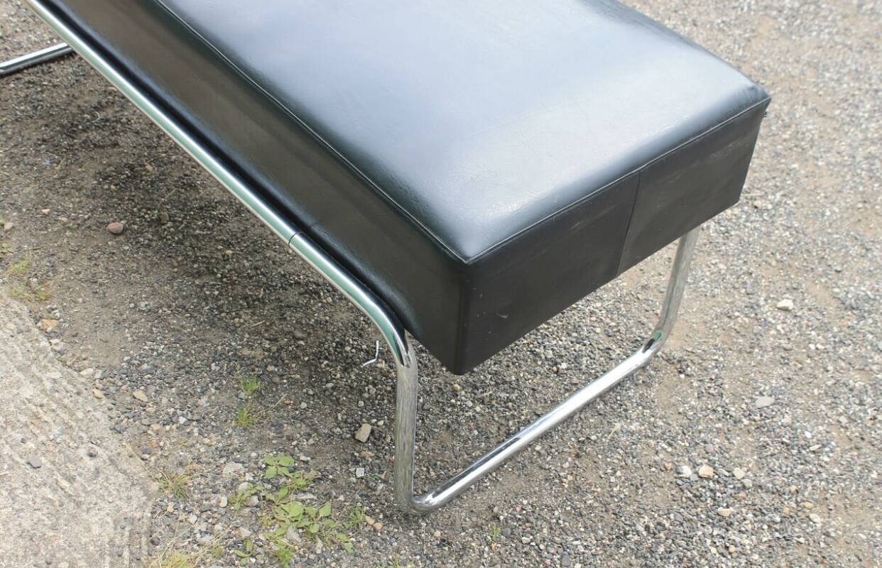 Banquette années 70 en skaï noir