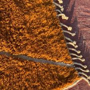 Tapis berbère Beni Ouarain 240x200 cm – Laine épaisse ocre motifs tribaux