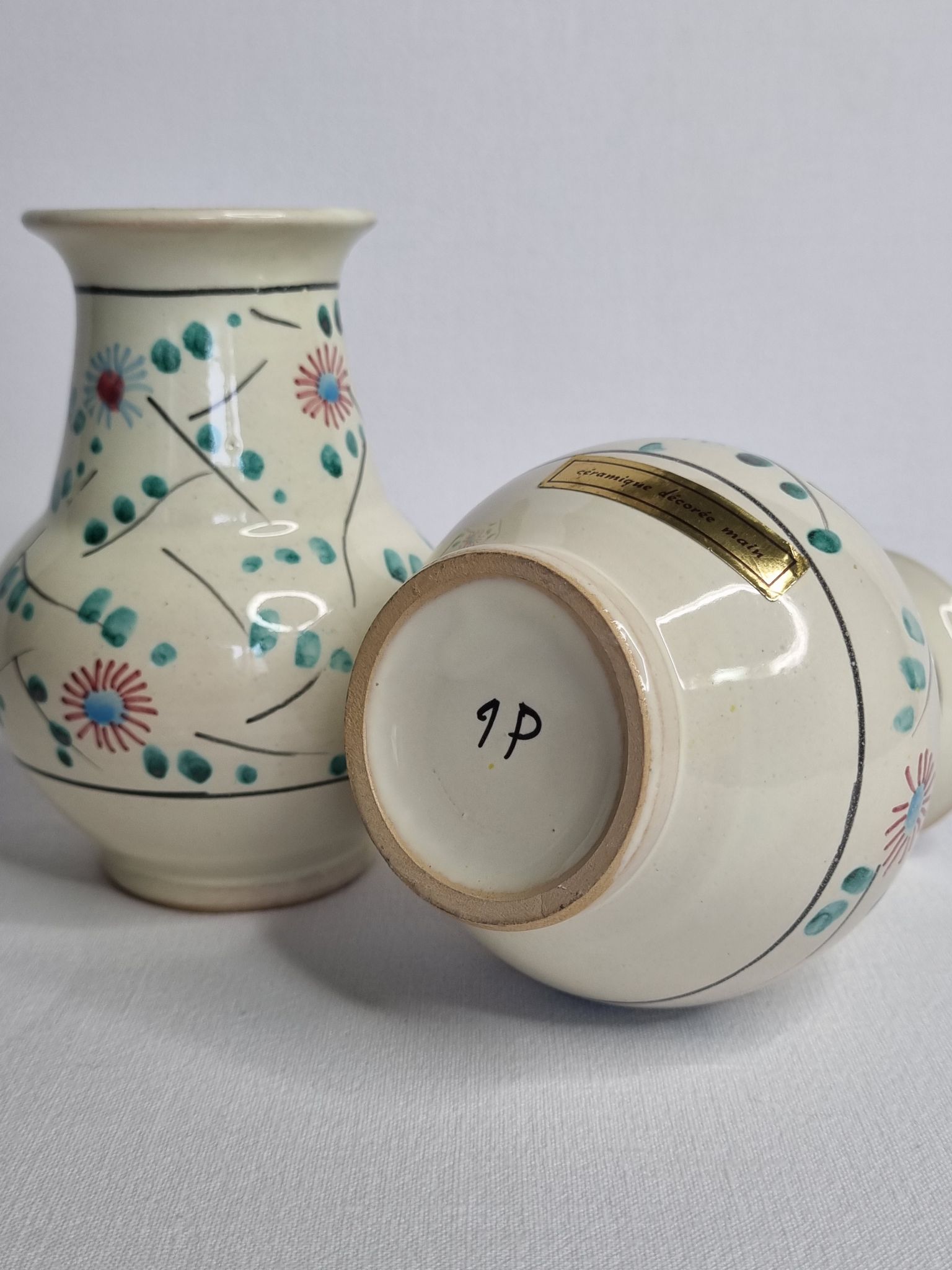 Paire de vases en céramique émaillée décorés à la main, 13 cm