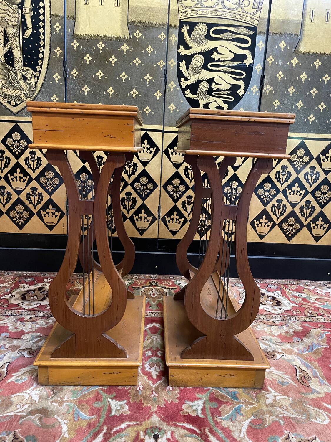 Paire de tables de chevets Lyre