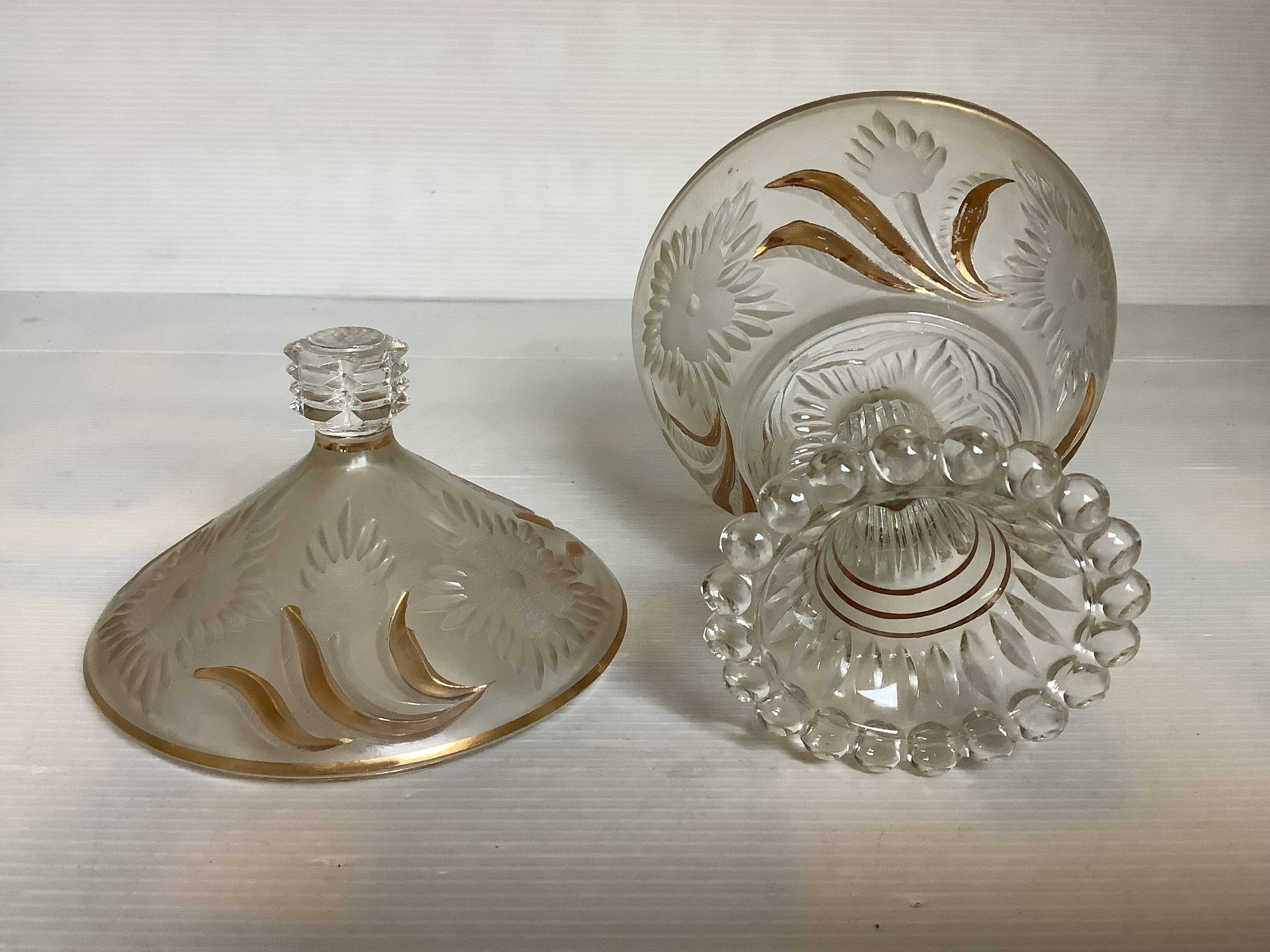 Pearl and gold bonbonnière base