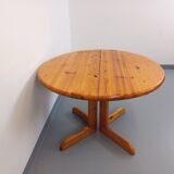 Vintage round pine table from the 60s and 70s with extensions