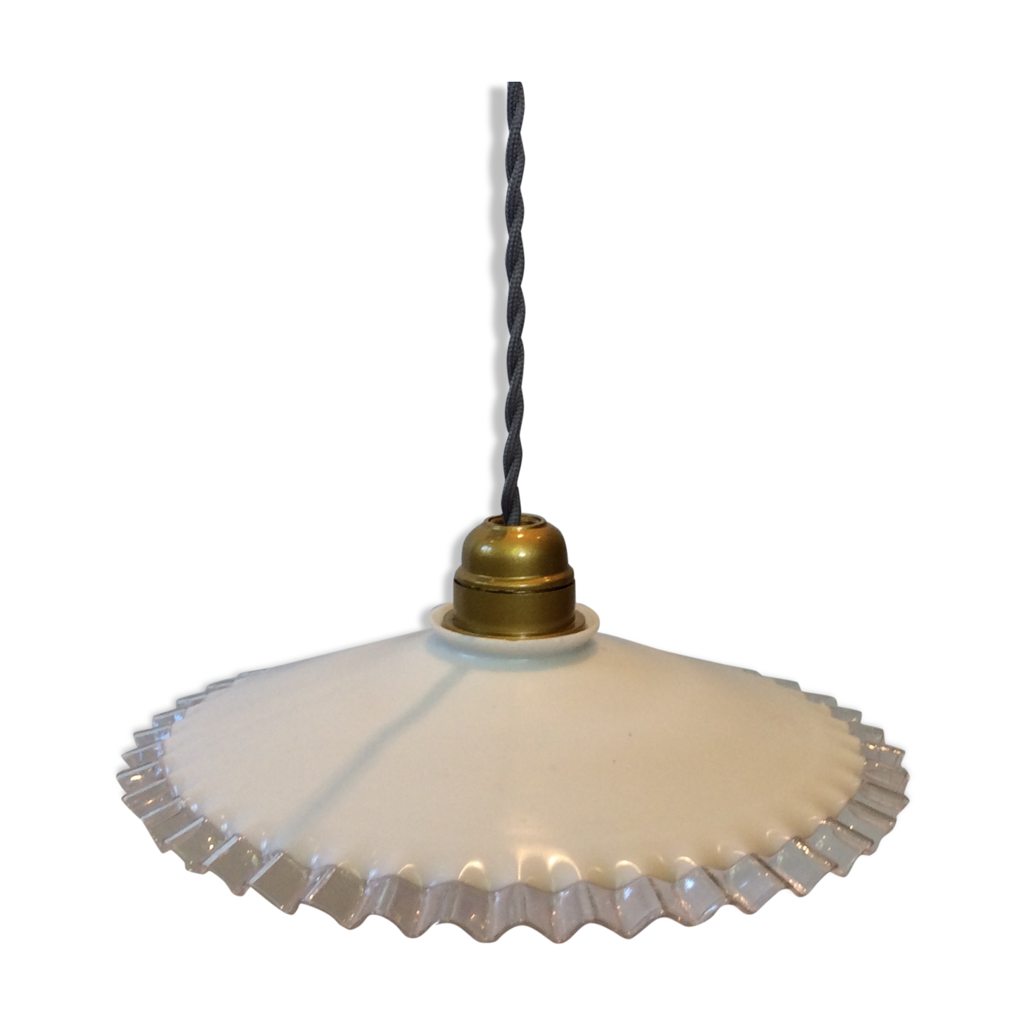 Suspension in vintage opaline