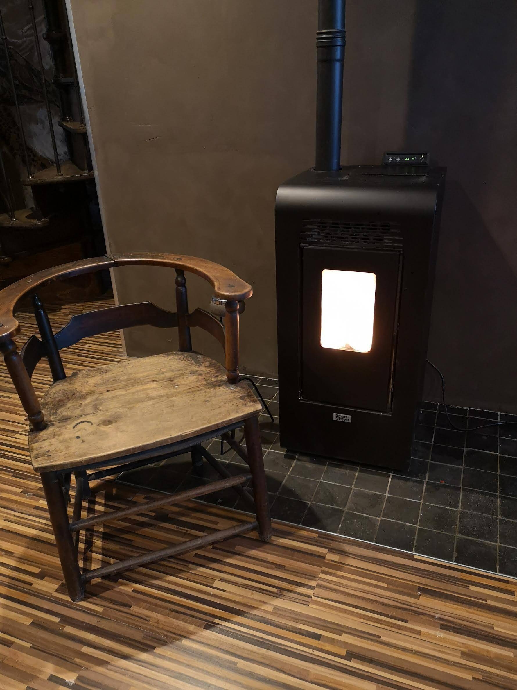 Antique solid wood armchair - Authentic rustic style