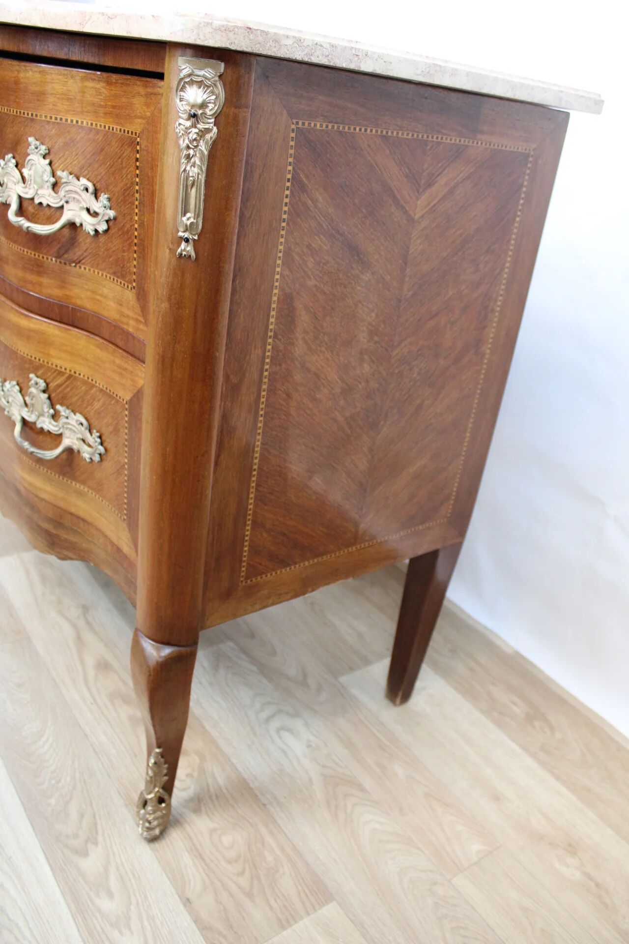 Commode sauteuse vintage scandinave en bois et marbre rose, années 1960