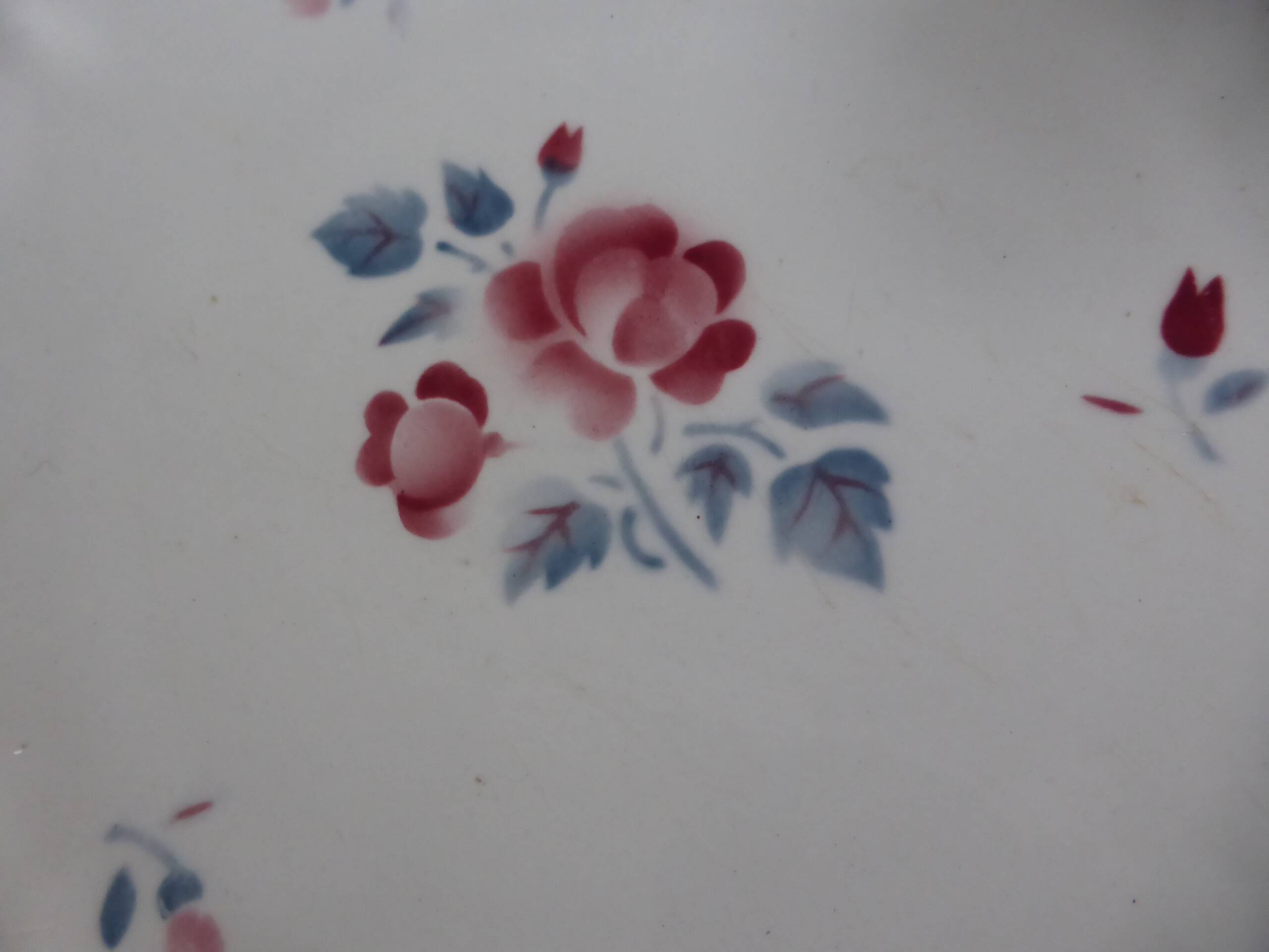 Vintage plate with a round rim, Digoin Sarreguemines model Bastia.