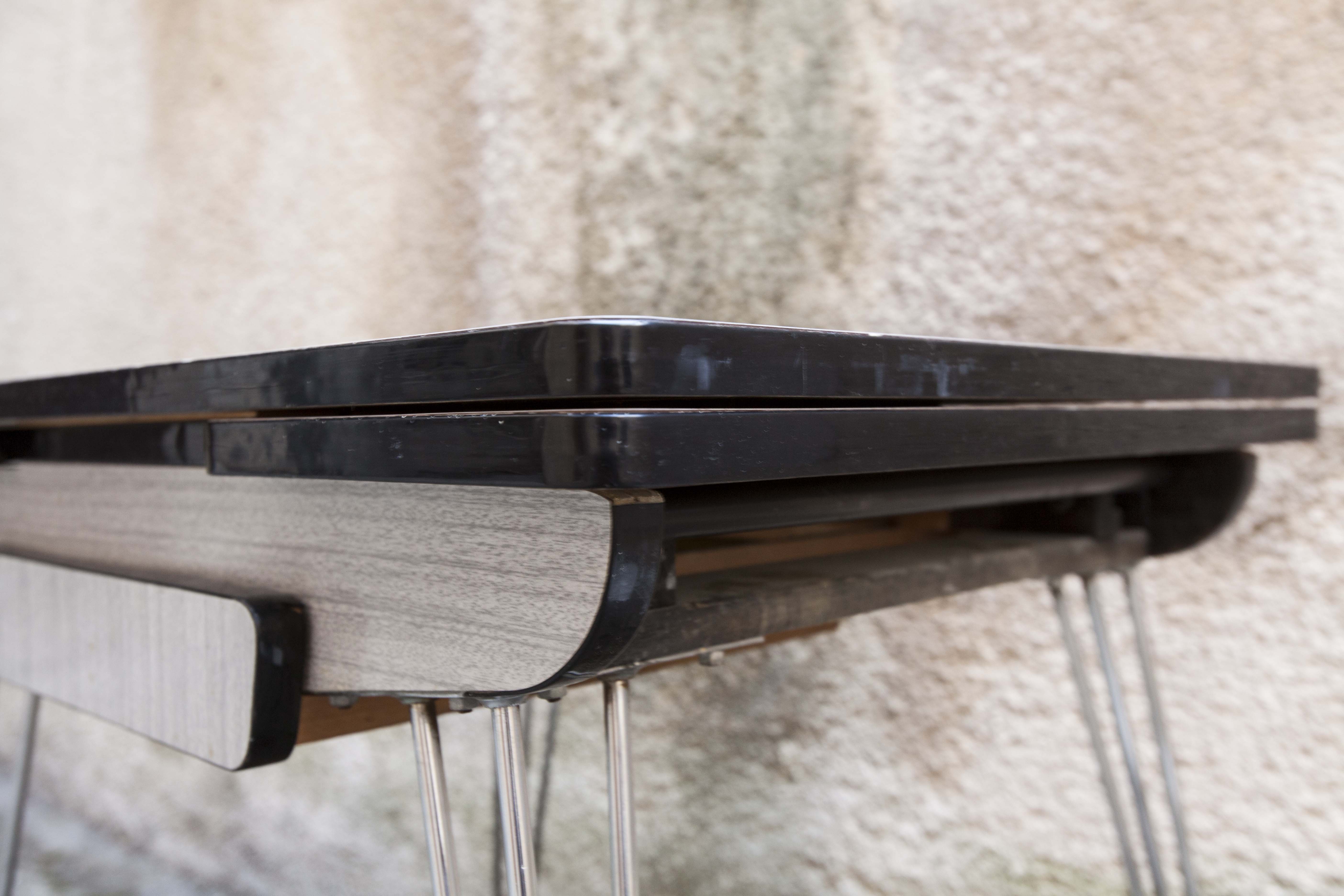 Set table formica and 2 chairs