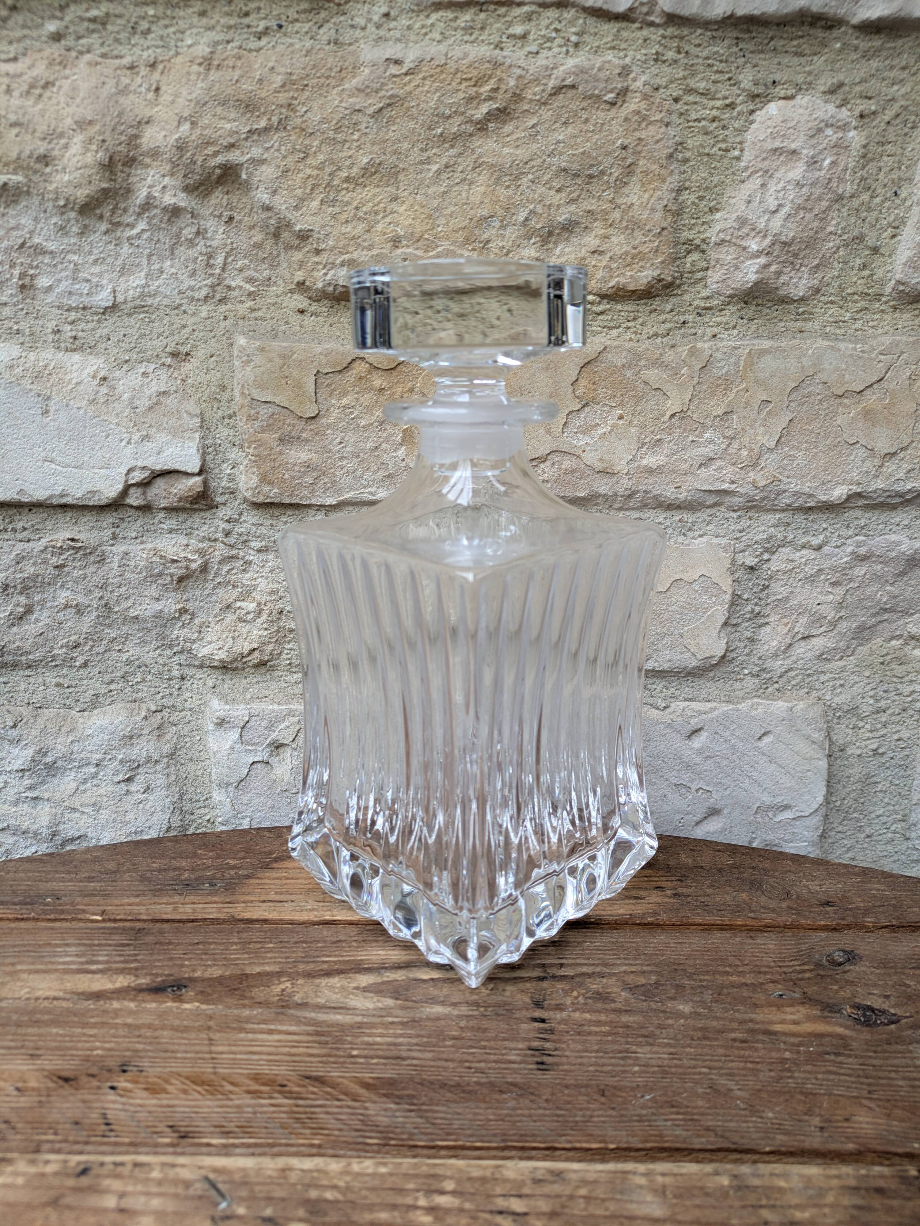 Old square crystal carafe with a stopper, 1 litre.