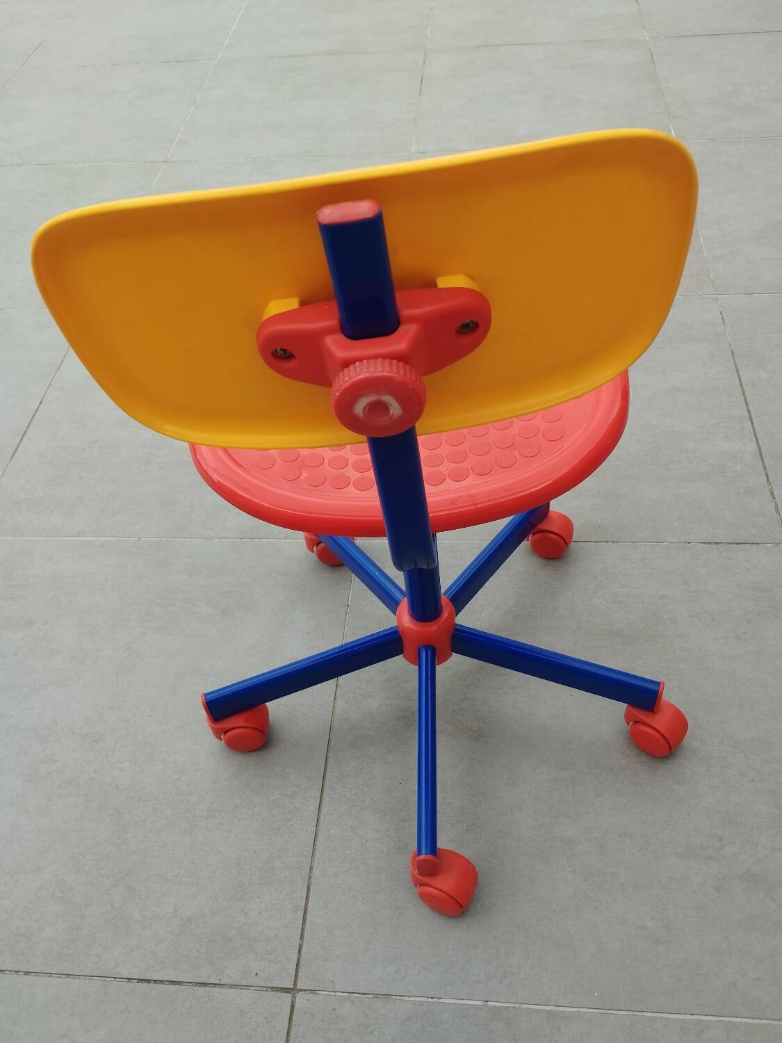 Vintage office chair, ikea design Memphis